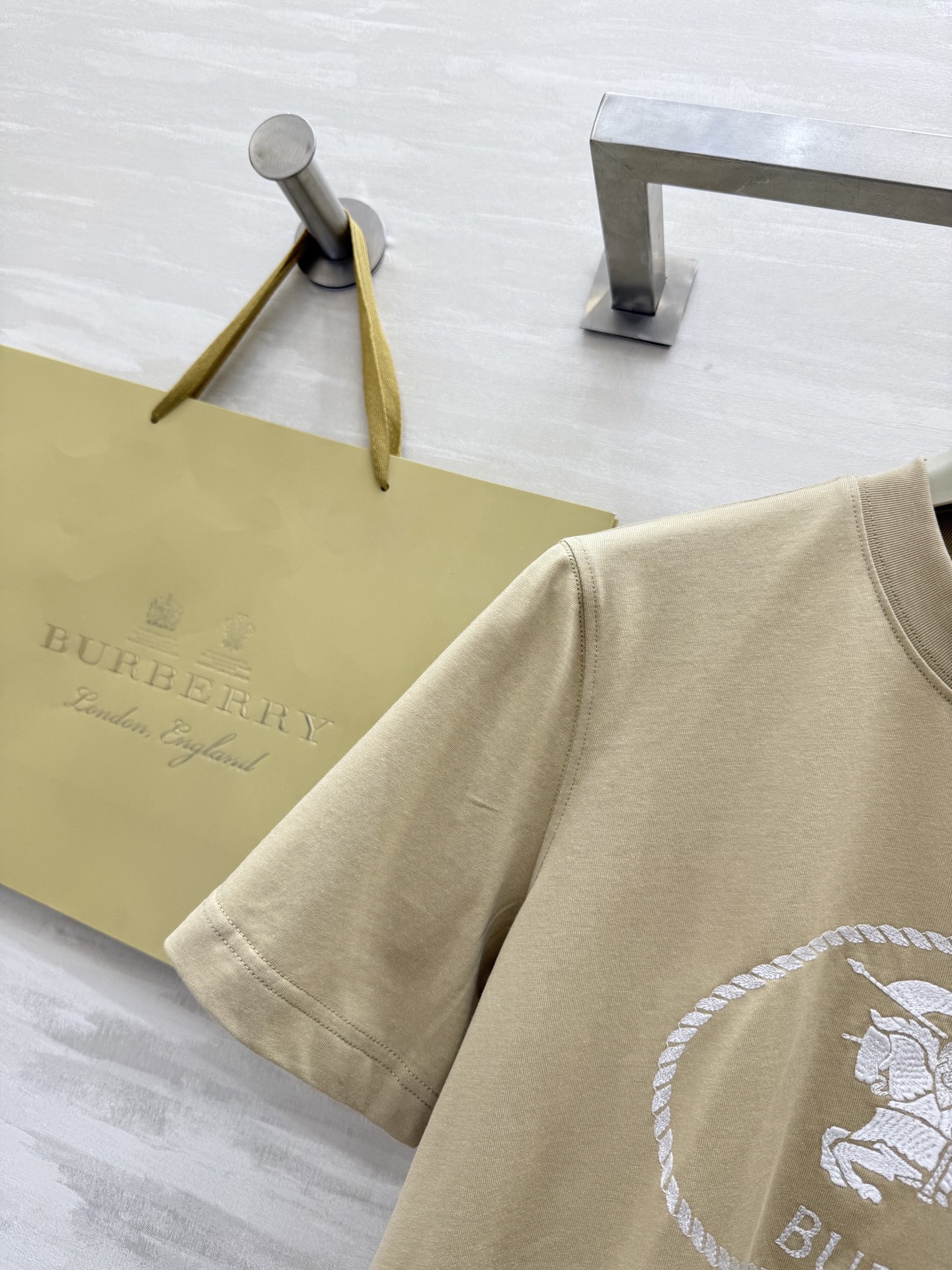 #Burberr♡²⁵新款logo战马刺绣🪡短袖T恤 高品质定制 现货首发size：S/M/L/XL/X