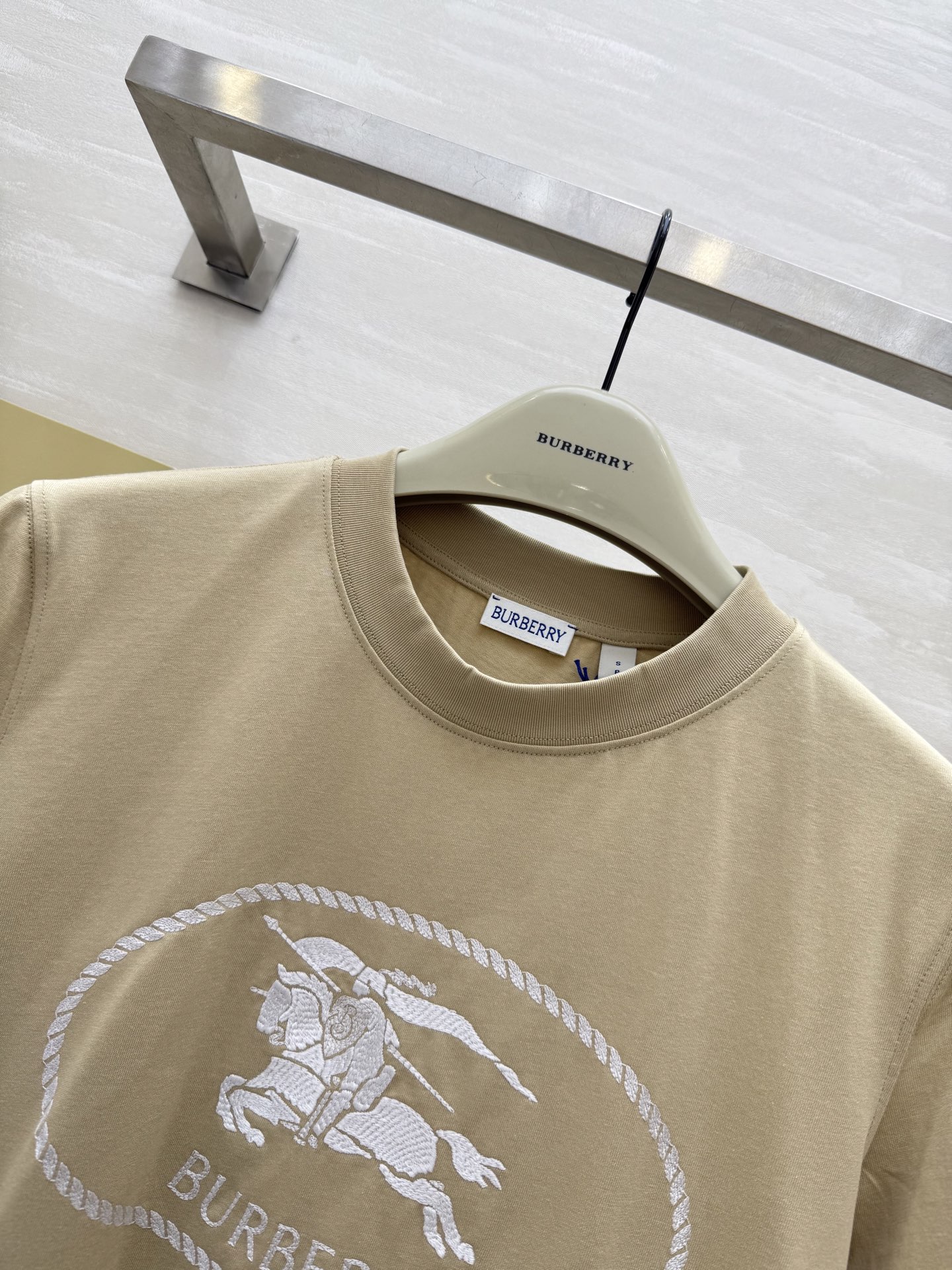 #Burberr♡²⁵新款logo战马刺绣🪡短袖T恤 高品质定制 现货首发size：S/M/L/XL/X