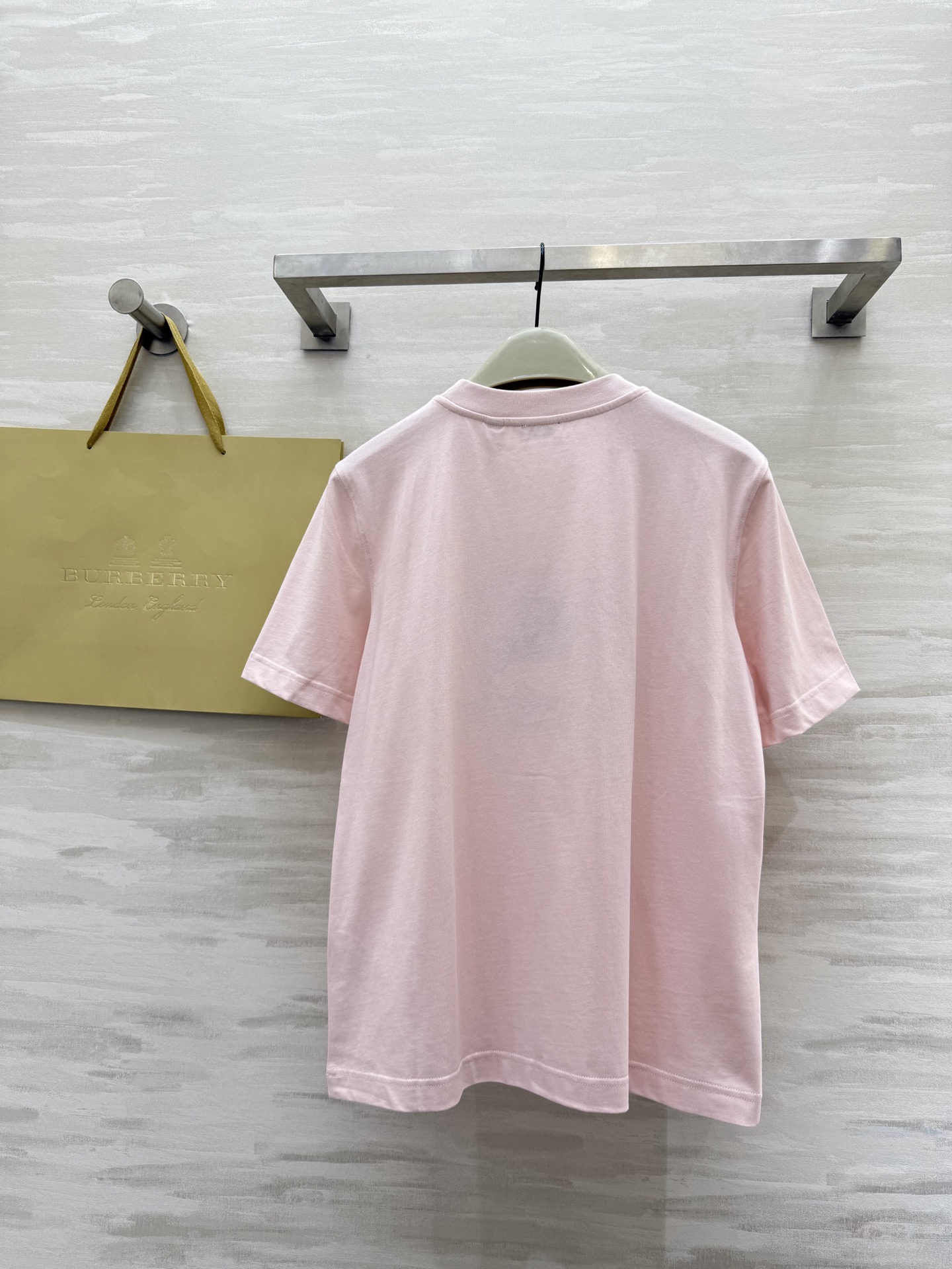 #Burberr♡²⁵新款logo战马刺绣🪡短袖T恤 高品质定制 现货首发size：S/M/L/XL/X