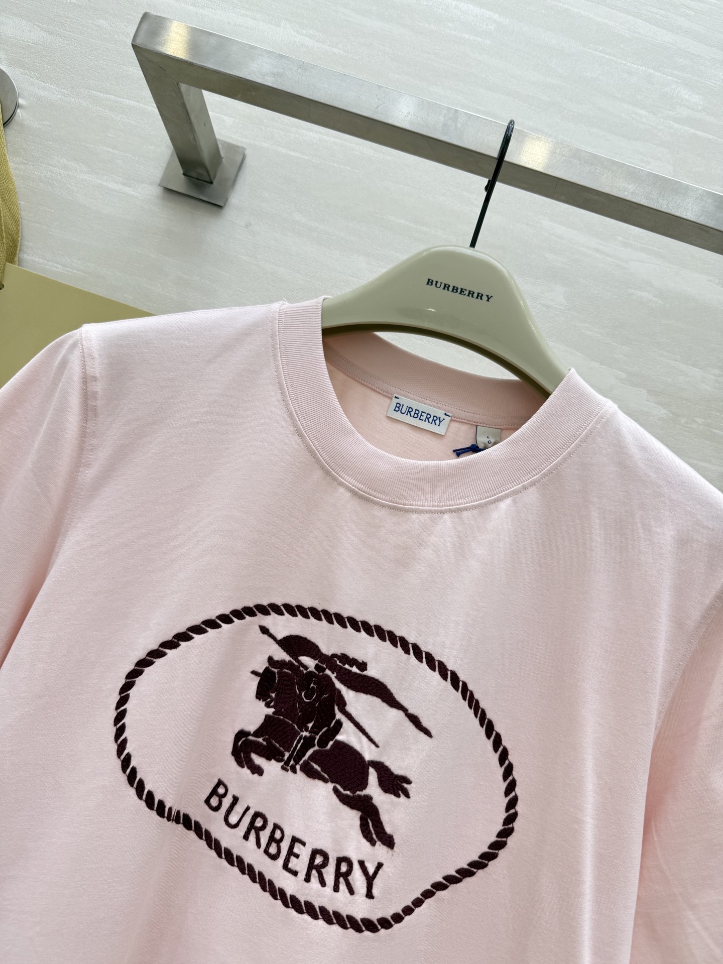 #Burberr♡²⁵新款logo战马刺绣🪡短袖T恤 高品质定制 现货首发size：S/M/L/XL/X