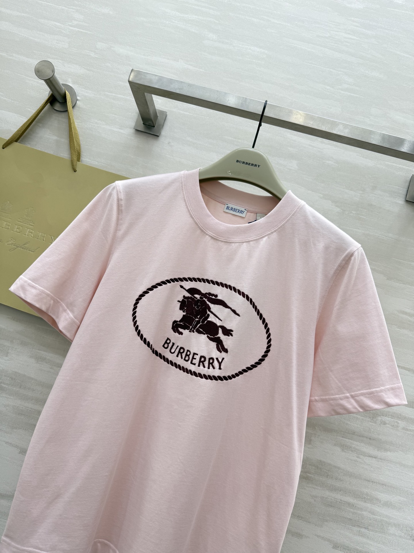 #Burberr♡²⁵新款logo战马刺绣🪡短袖T恤 高品质定制 现货首发size：S/M/L/XL/X