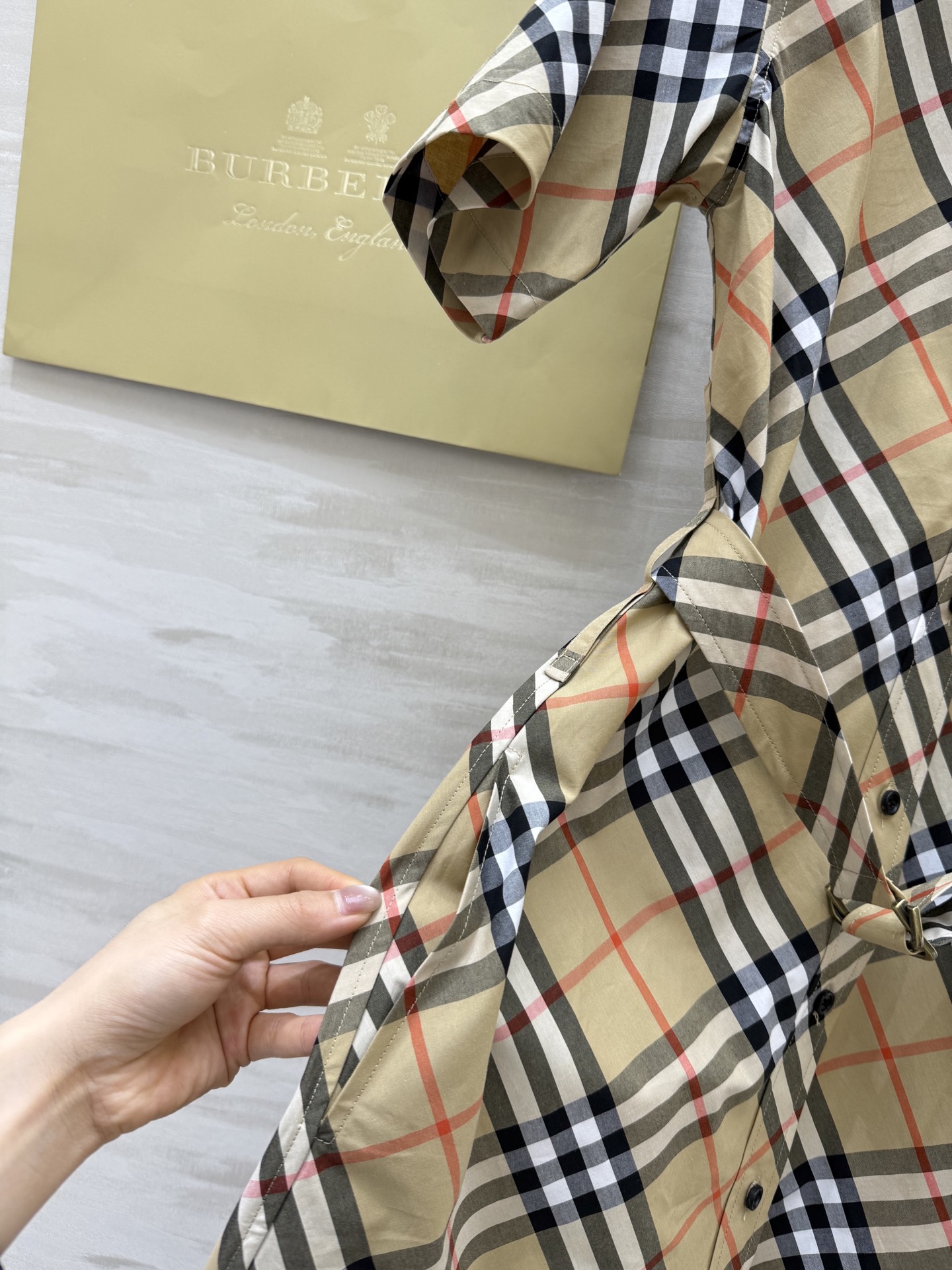 #Burberr♡²⁵新款对格纹斜格短袖翻领连衣裙 高品质定制 现货首发size：4/6/8/10/12