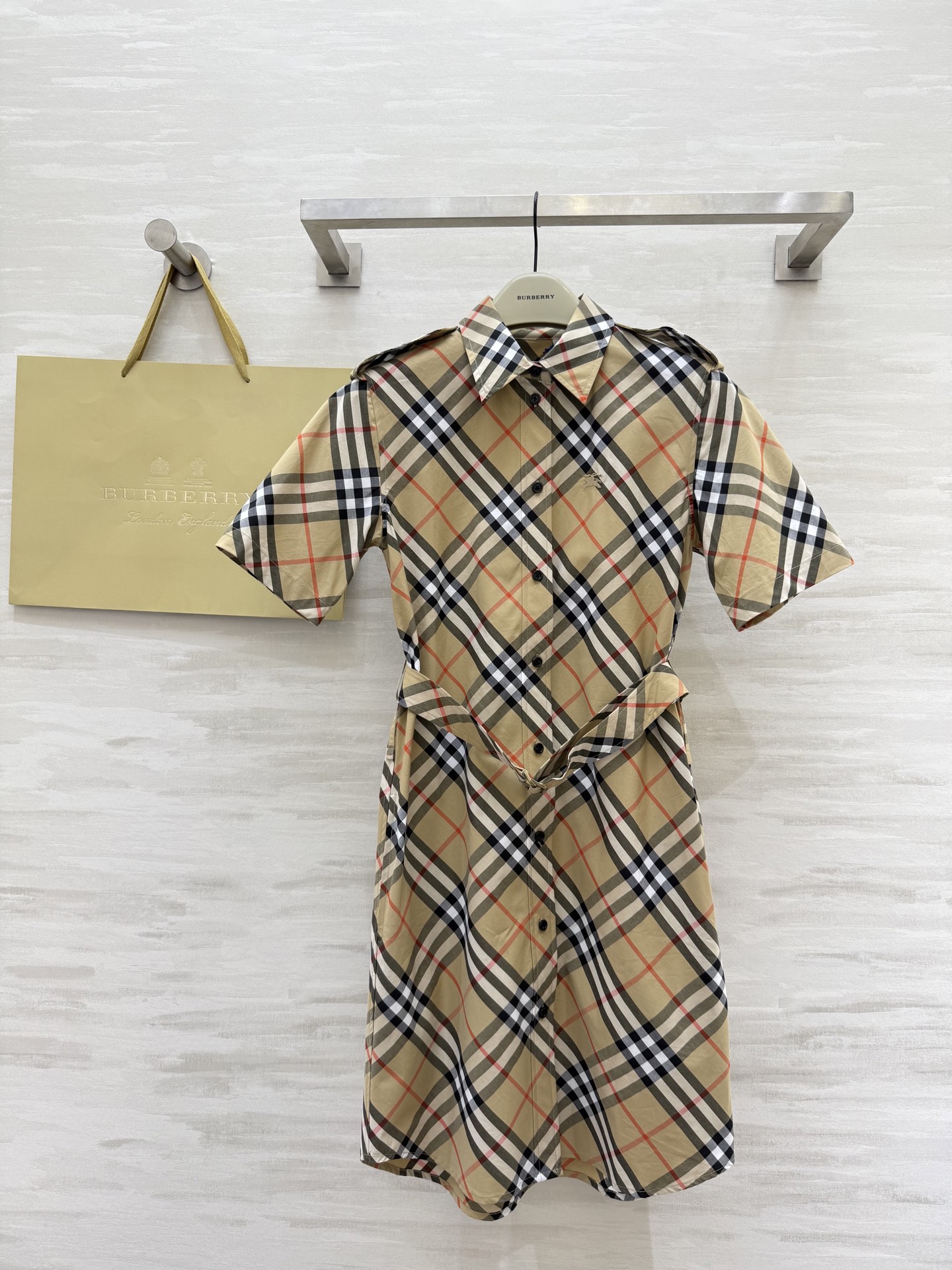 #Burberr♡²⁵新款对格纹斜格短袖翻领连衣裙 高品质定制 现货首发size：4/6/8/10/12