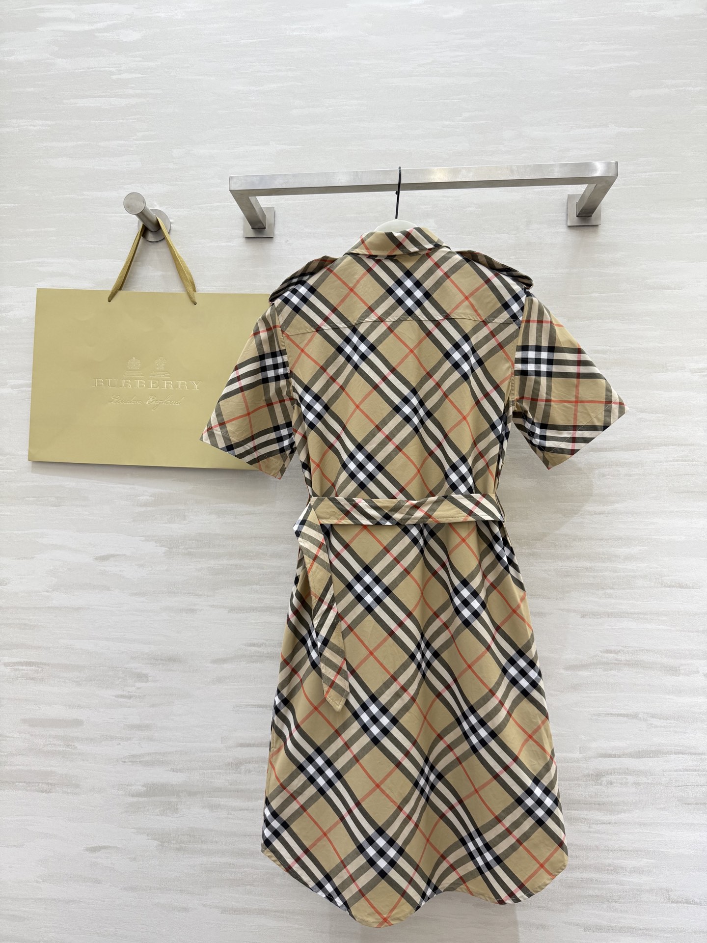 #Burberr♡²⁵新款对格纹斜格短袖翻领连衣裙 高品质定制 现货首发size：4/6/8/10/12