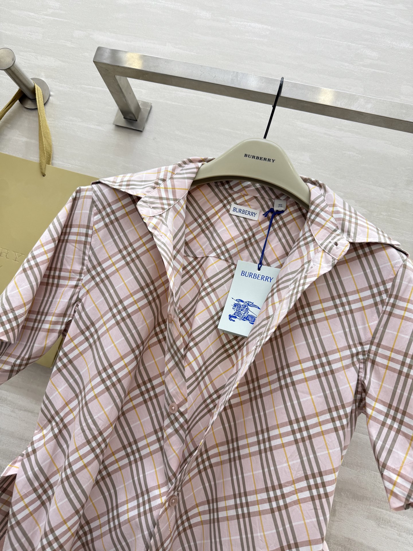 #Burberr♡²⁵新款对格纹斜格短袖翻领连衣裙 高品质定制 现货首发size：S/M/L/XL/XX
