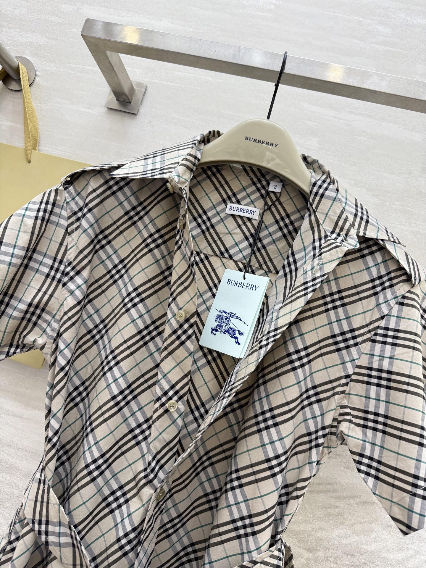 #Burberr♡²⁵新款对格纹斜格短袖翻领连衣裙 高品质定制 现货首发size：S/M/L/XL/XX