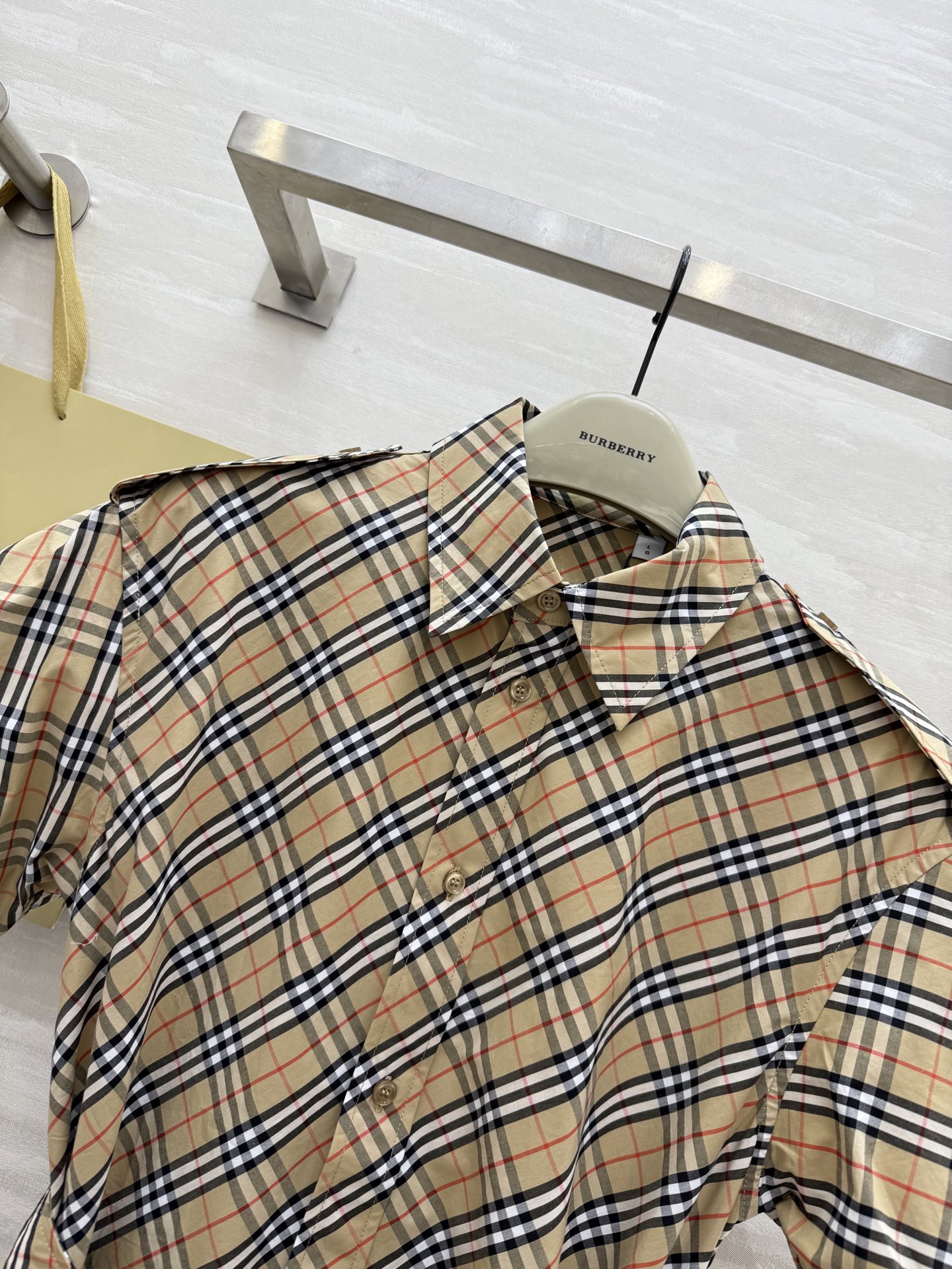 #Burberr♡²⁵新款对格纹斜格短袖翻领连衣裙 高品质定制 现货首发size：S/M/L/XL/XX