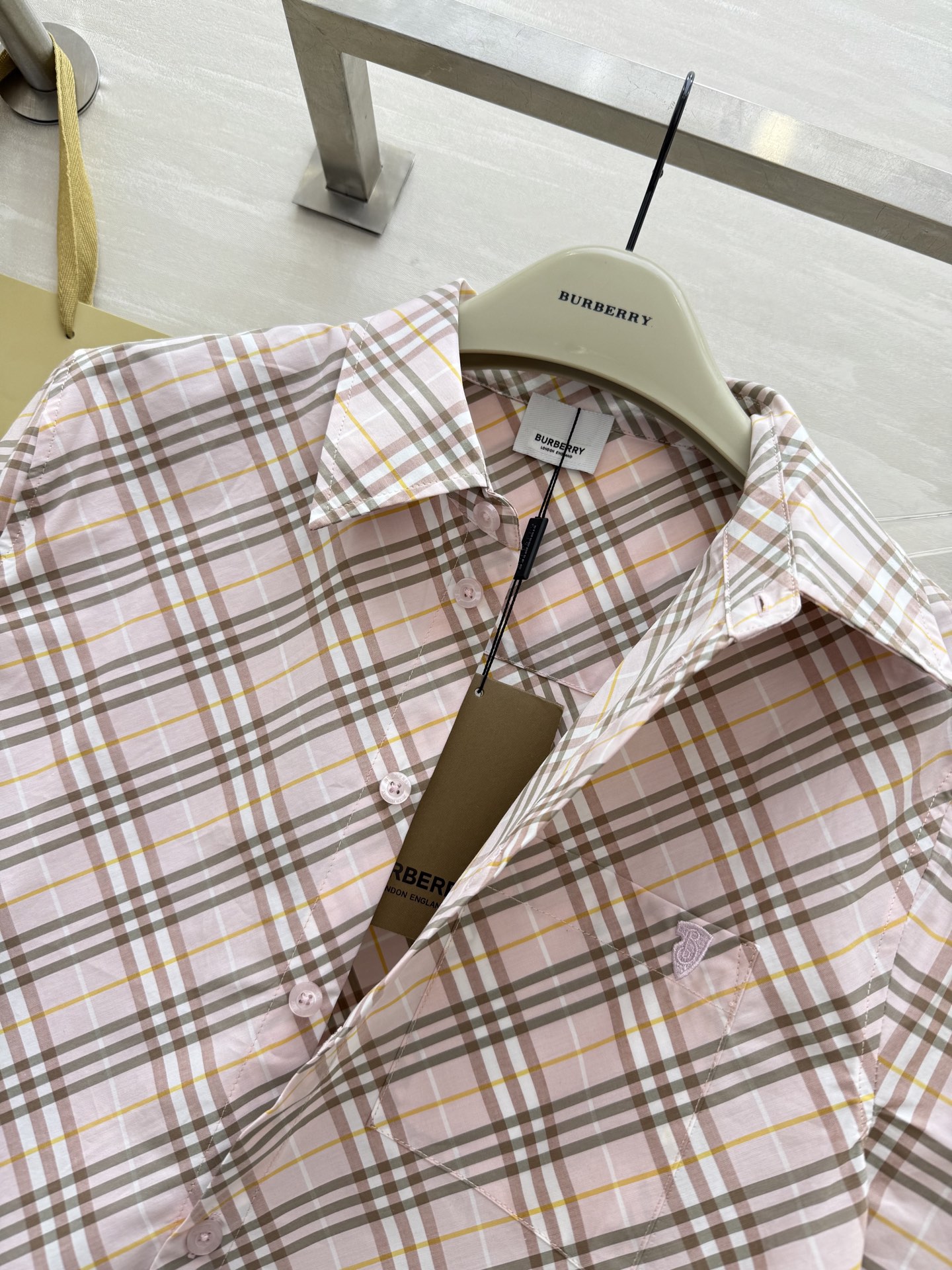#Burberr♡²⁵新款复古粉色格纹套装 英伦学院风版型百搭不挑人 定位盾牌刺绣点缀 色织Vintag