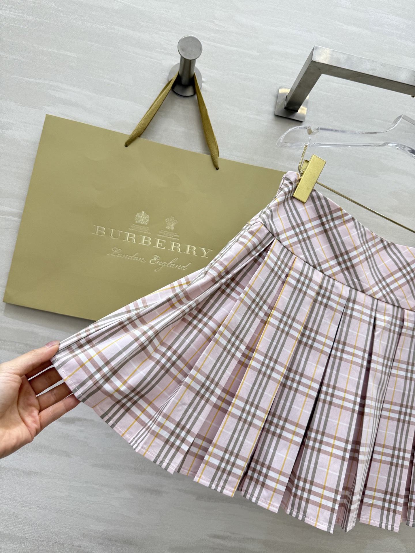 #Burberr♡²⁵新款复古粉色格纹套装 英伦学院风版型百搭不挑人 定位盾牌刺绣点缀 色织Vintag