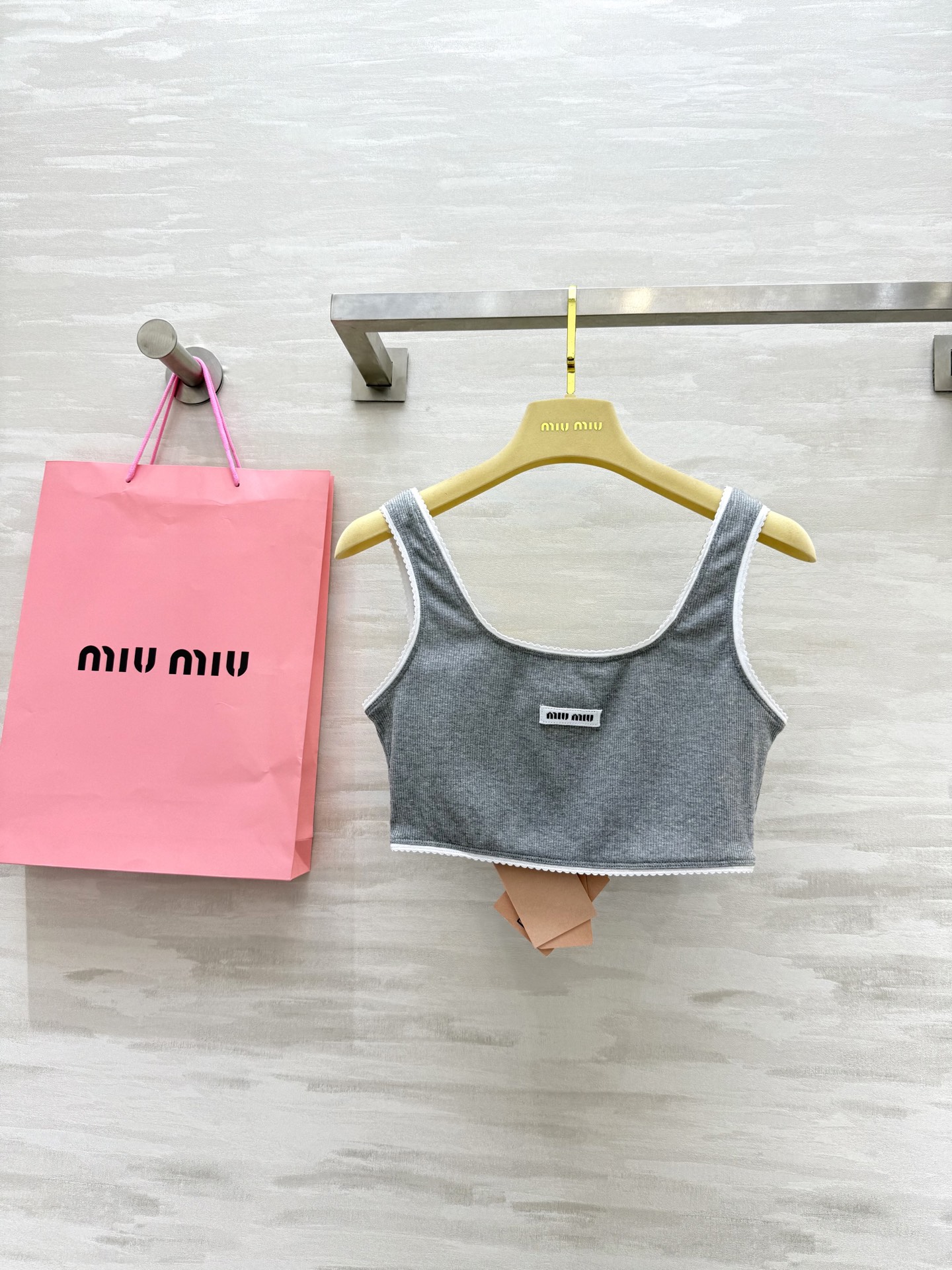 #Miumi♡²⁵新款 字母徽标运动内衣背心 高品质定制 现货首发size：S/M/L（）