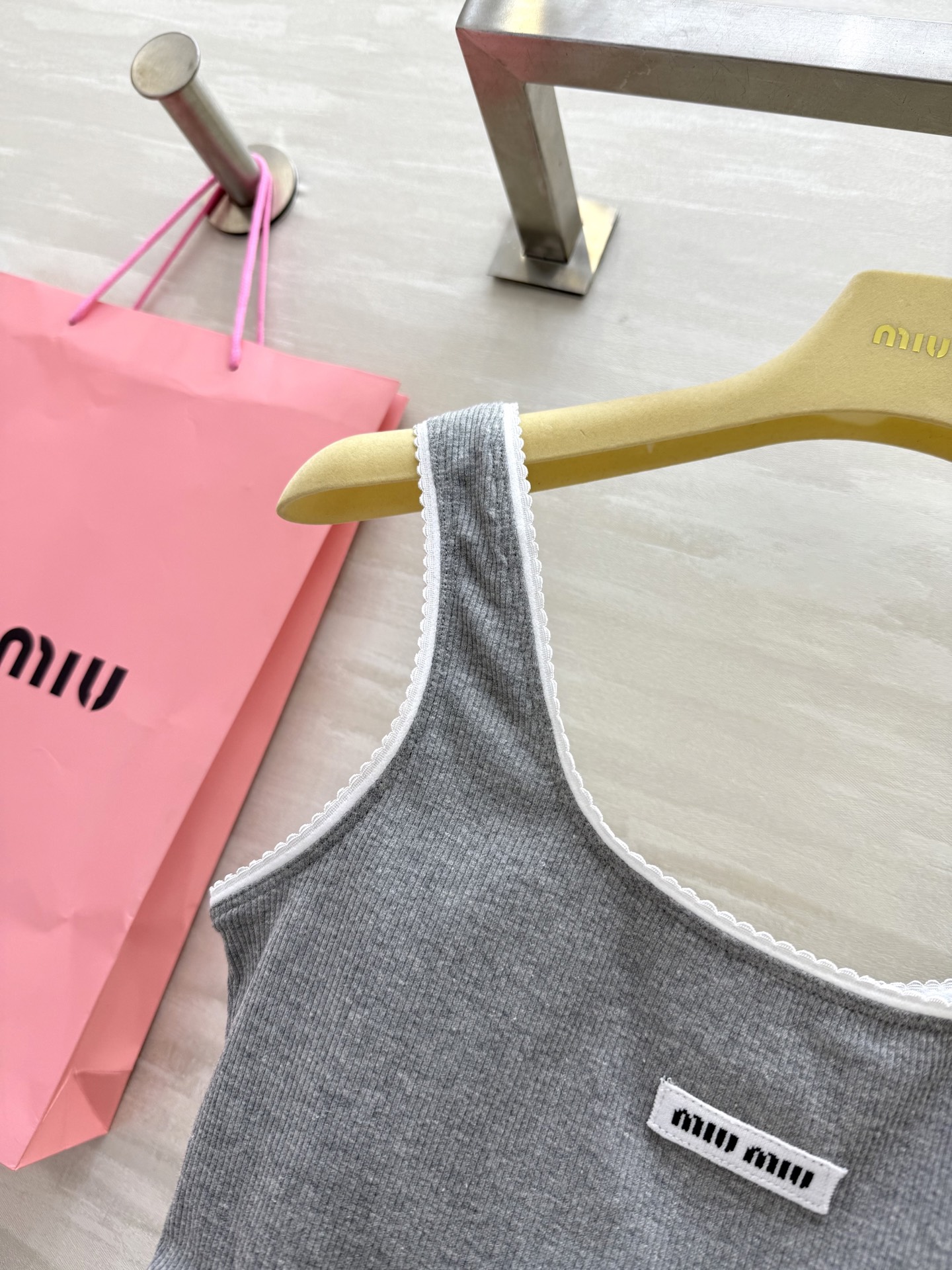 #Miumi♡²⁵新款 字母徽标运动内衣背心 高品质定制 现货首发size：S/M/L（）