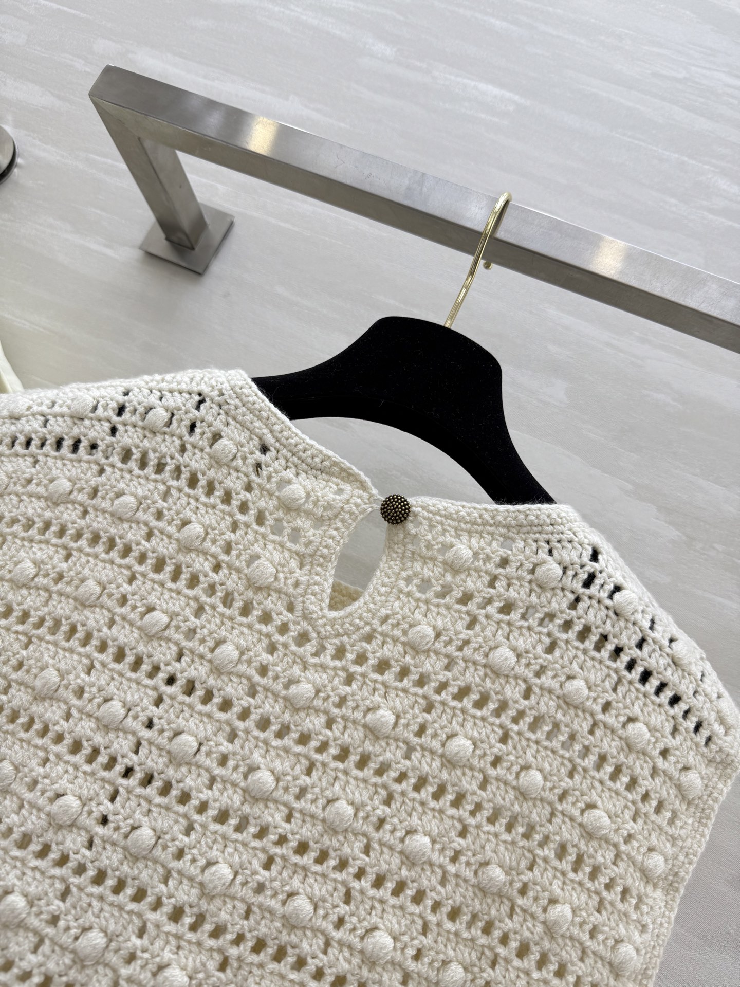 #Loro Piana ²⁵经典老钱风系列马甲背心 巧妙融合奢华羊绒和以超强韧性著称的焦麻 这一面料触感