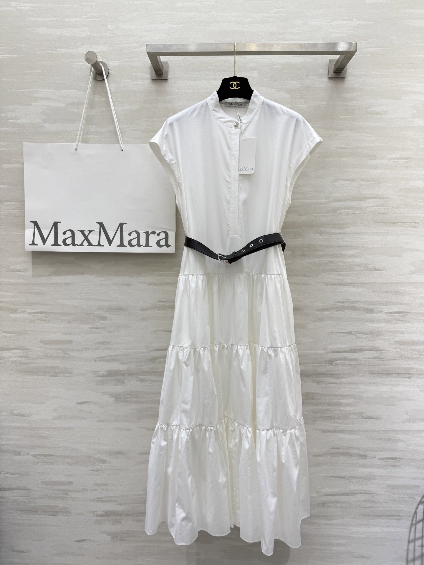 #Maxmar♡²⁵新款法式连衣裙 简约大方又不失时尚感 黑色腰带巧妙点缀 瞬间提升腰线上身真的巨显瘦 