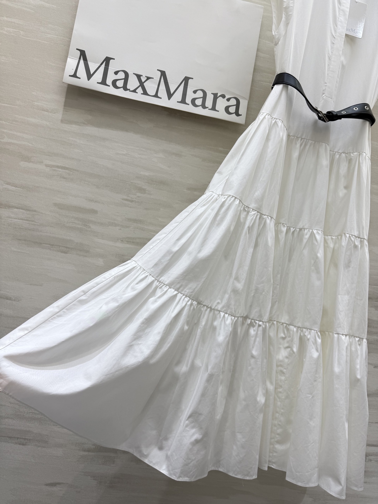 #Maxmar♡²⁵新款法式连衣裙 简约大方又不失时尚感 黑色腰带巧妙点缀 瞬间提升腰线上身真的巨显瘦 