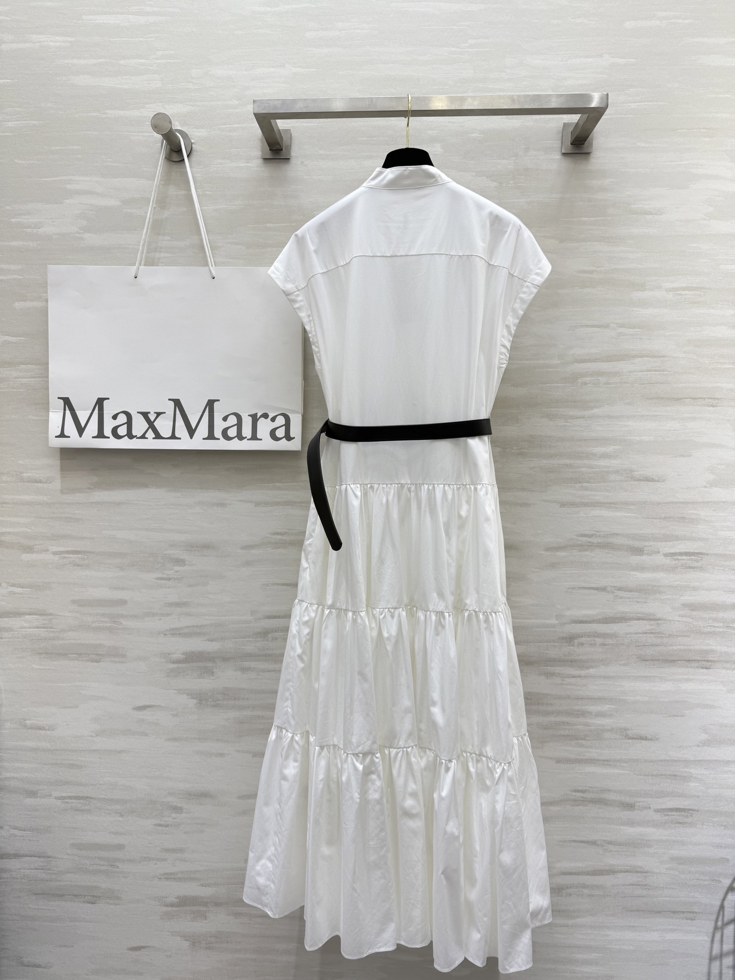 #Maxmar♡²⁵新款法式连衣裙 简约大方又不失时尚感 黑色腰带巧妙点缀 瞬间提升腰线上身真的巨显瘦 