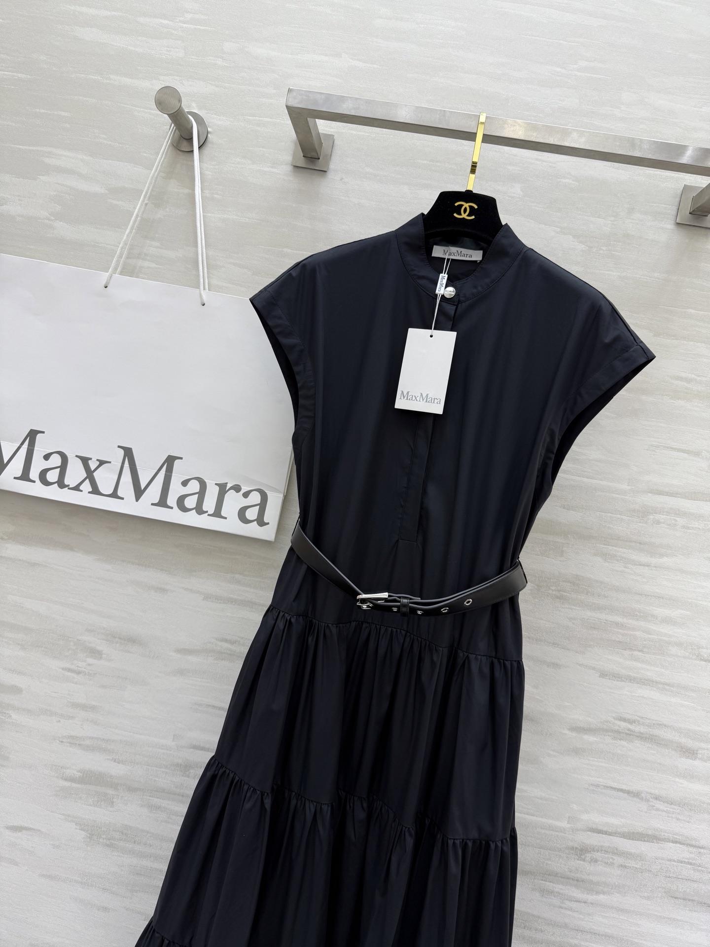 #Maxmar♡²⁵新款法式连衣裙 简约大方又不失时尚感 黑色腰带巧妙点缀 瞬间提升腰线上身真的巨显瘦 