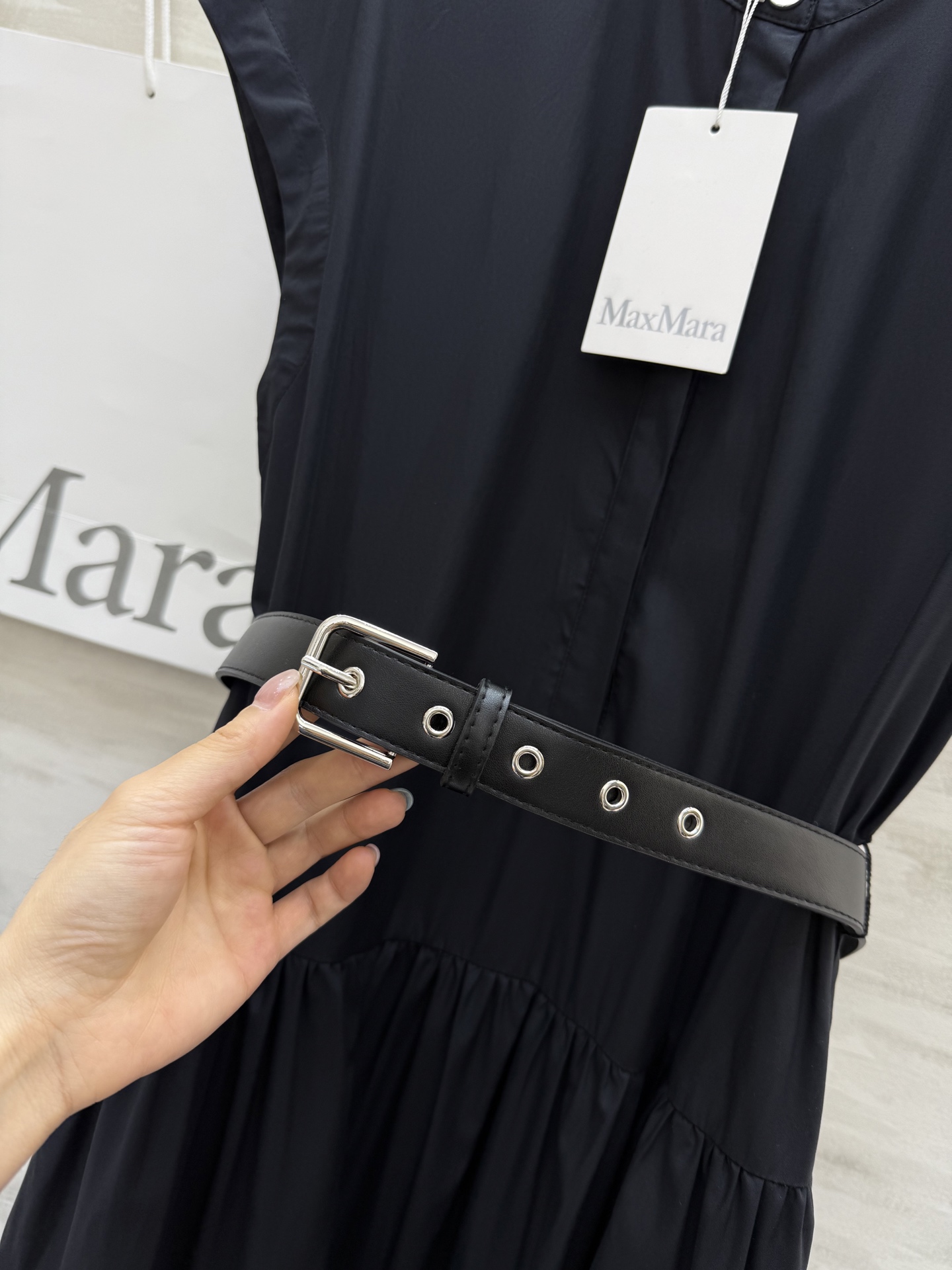 #Maxmar♡²⁵新款法式连衣裙 简约大方又不失时尚感 黑色腰带巧妙点缀 瞬间提升腰线上身真的巨显瘦 