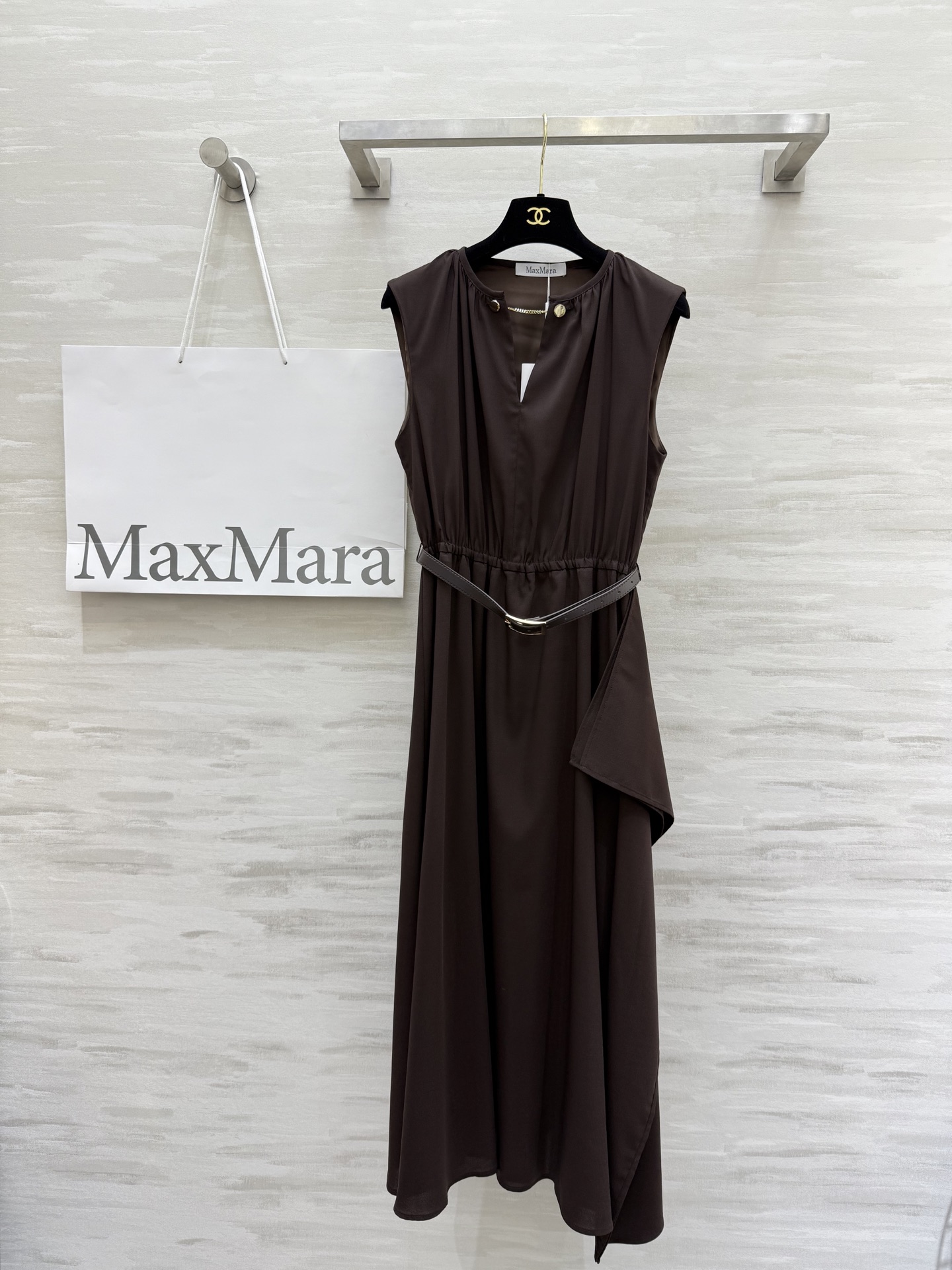#Maxmar♡²⁵新款 赫本风 优雅半开领收腰连衣裙 天丝混纺醋酸面料很高级 不规则裙摆设计搭配腰带上