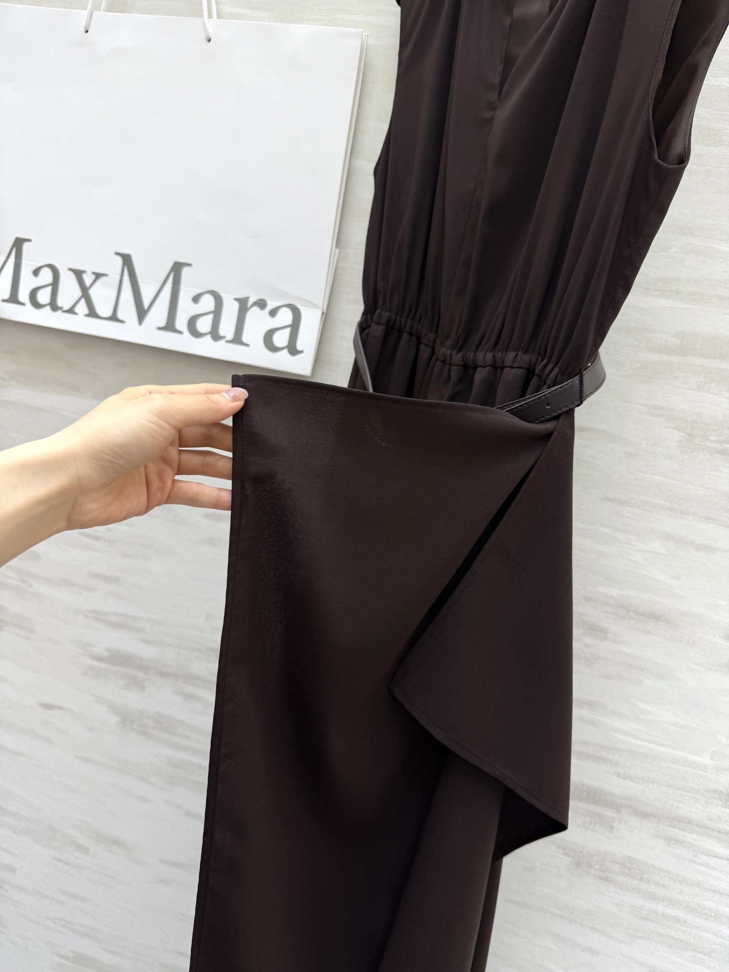 #Maxmar♡²⁵新款 赫本风 优雅半开领收腰连衣裙 天丝混纺醋酸面料很高级 不规则裙摆设计搭配腰带上