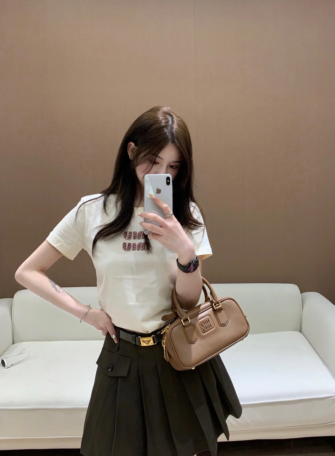 #Miumi♡²⁵字母钉珠定制T恤 高品质 现货首发size：S/M/L（M码肩宽：41，胸围：96，衣