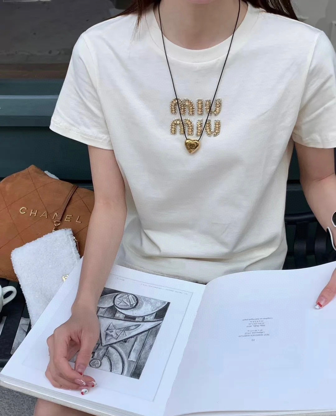 #Miumi♡²⁵字母钉珠定制T恤 高品质 现货首发size：S/M/L（M码肩宽：41，胸围：96，衣