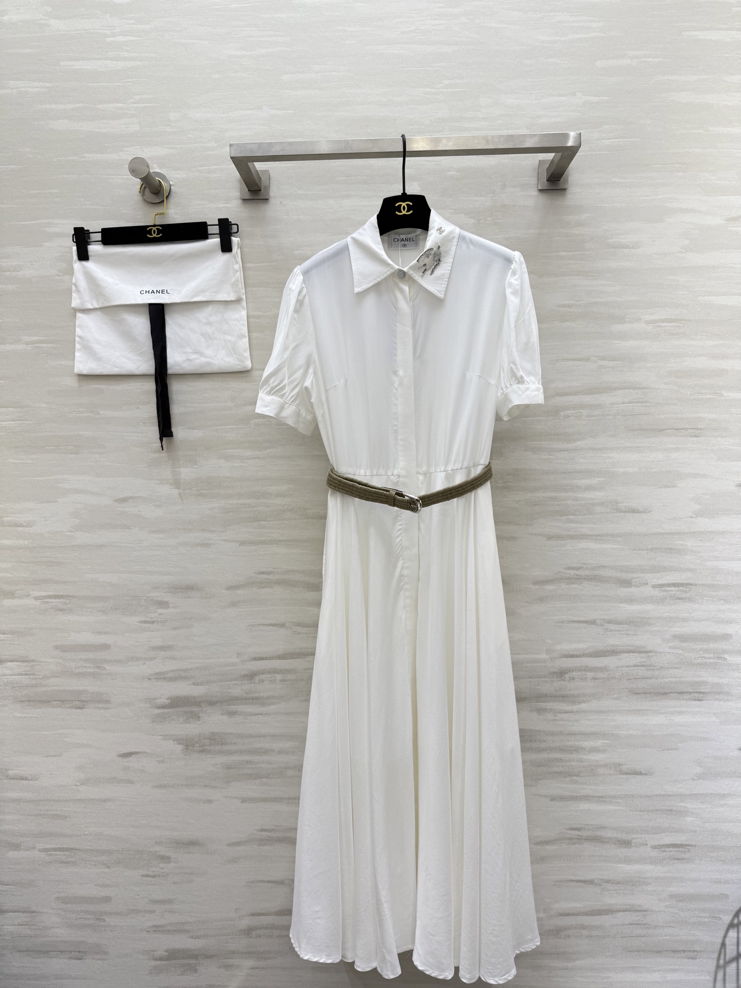 NO:436802,#Chane new style sequined embroidered long dress with short-sleeved tailoring with loose large skirt design, high-end and casual, waist paired with a woven belt just right to make it look slimming and age-reducing fashionable. Paper people's outfit guide. The upper body is huge and slimming. High-quality customization. Spot size36/38/40 (36 size shoulder width 36, bust 90, length 117, chanel, skirts, T-shirt, alexander wang19860909#Chane新款 亮片刺绣长款连衣裙 短袖剪裁搭配宽松大裙摆设计 高级又随性 腰间搭配编织腰带恰到好处的显瘦减龄时髦感 纸片人穿搭指南 上身巨巨显瘦 高品质定制 现货首发size36/38/40（36码肩宽36,胸围90,衣长117,,chanel,skirts,T-shirt,alexander wang,Women's clothing