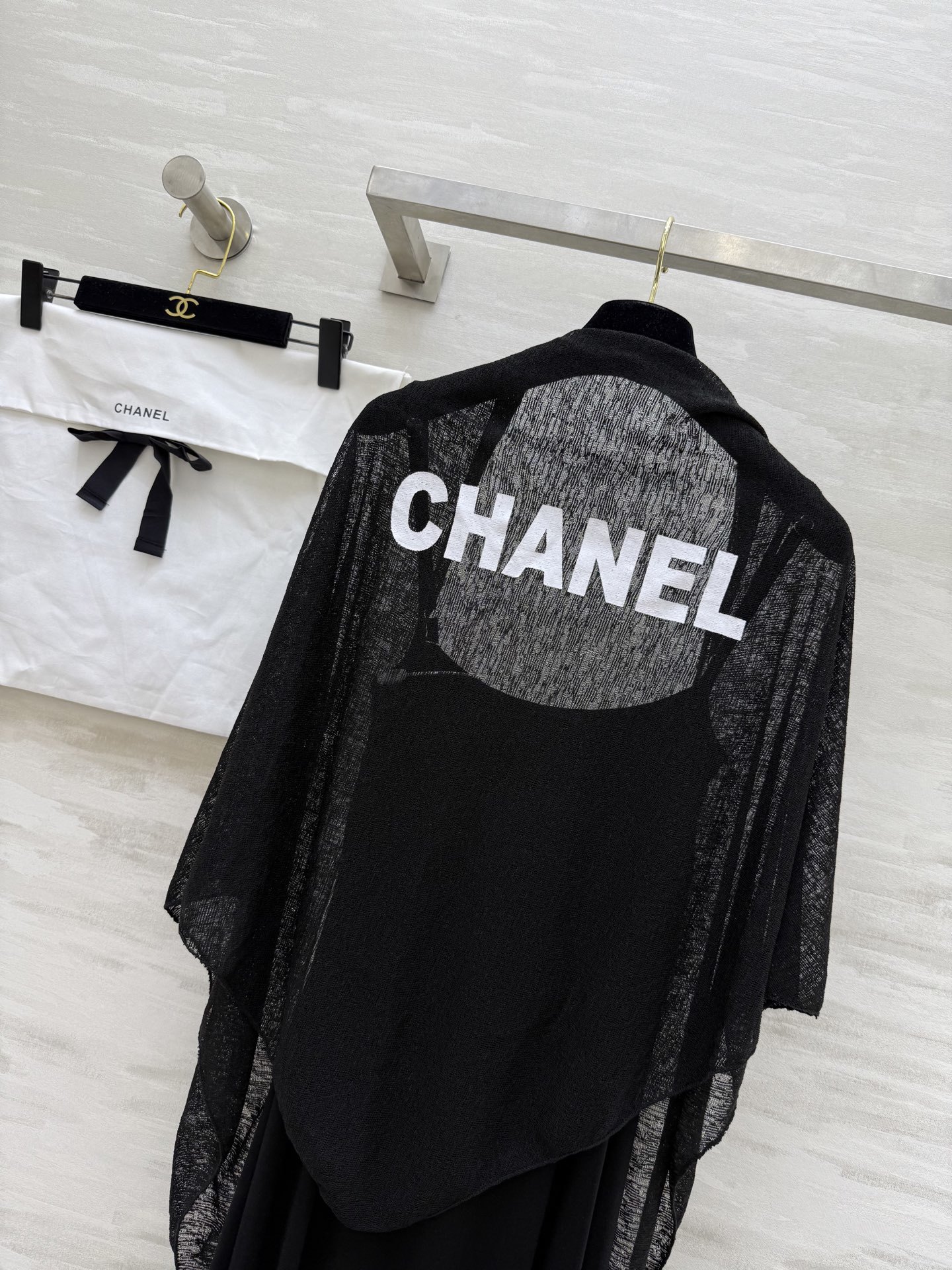 #Chane♡²⁵小香风 网纱披肩套装裙 吊带裙披肩两件套 真的太显瘦!黑色吊带很有气质!搭配网纱披肩高