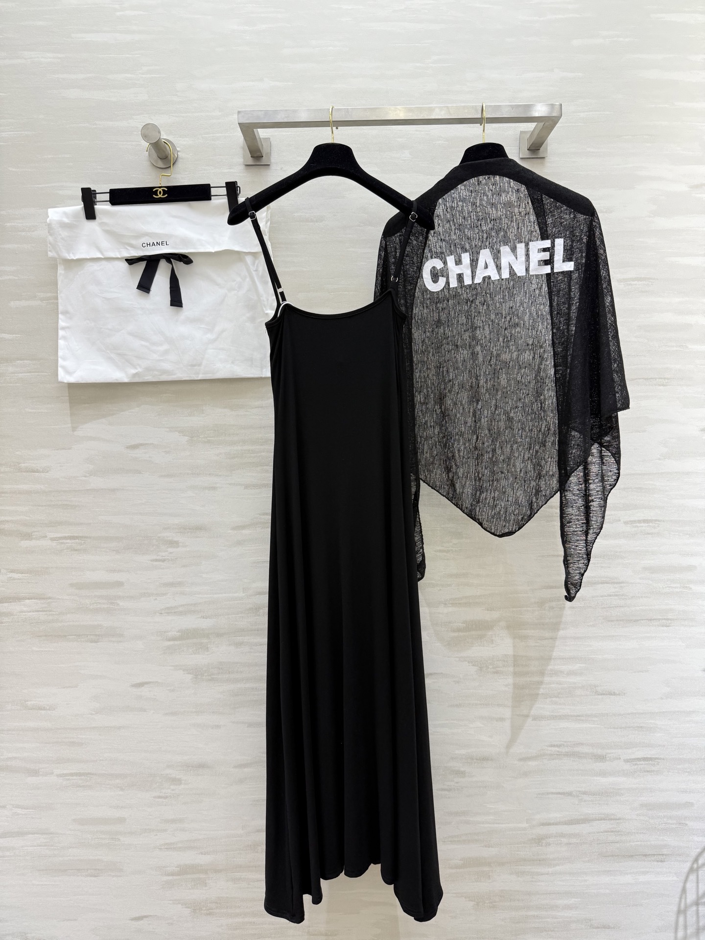 #Chane♡²⁵小香风 网纱披肩套装裙 吊带裙披肩两件套 真的太显瘦!黑色吊带很有气质!搭配网纱披肩高