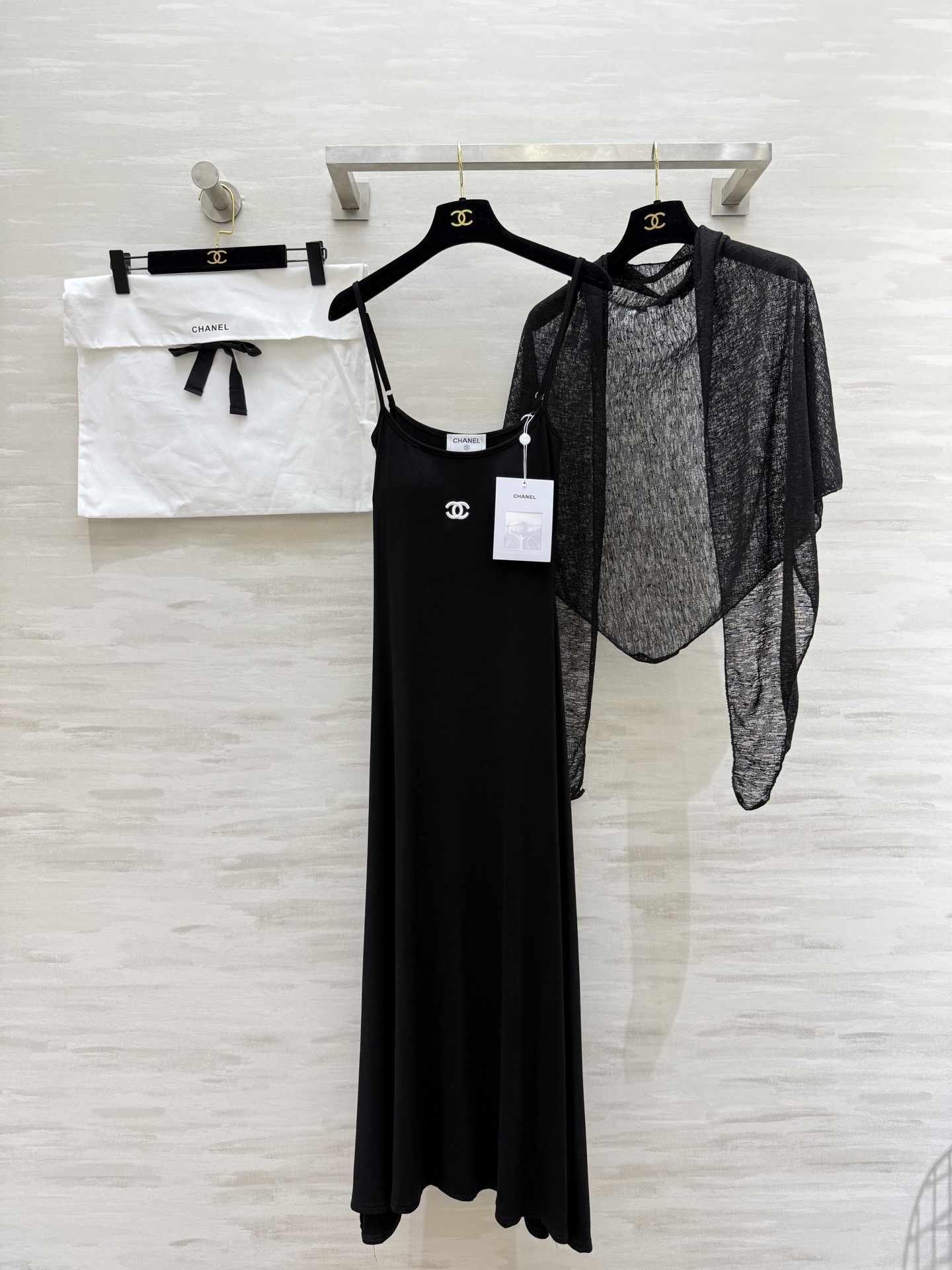 #Chane♡²⁵小香风 网纱披肩套装裙 吊带裙披肩两件套 真的太显瘦!黑色吊带很有气质!搭配网纱披肩高