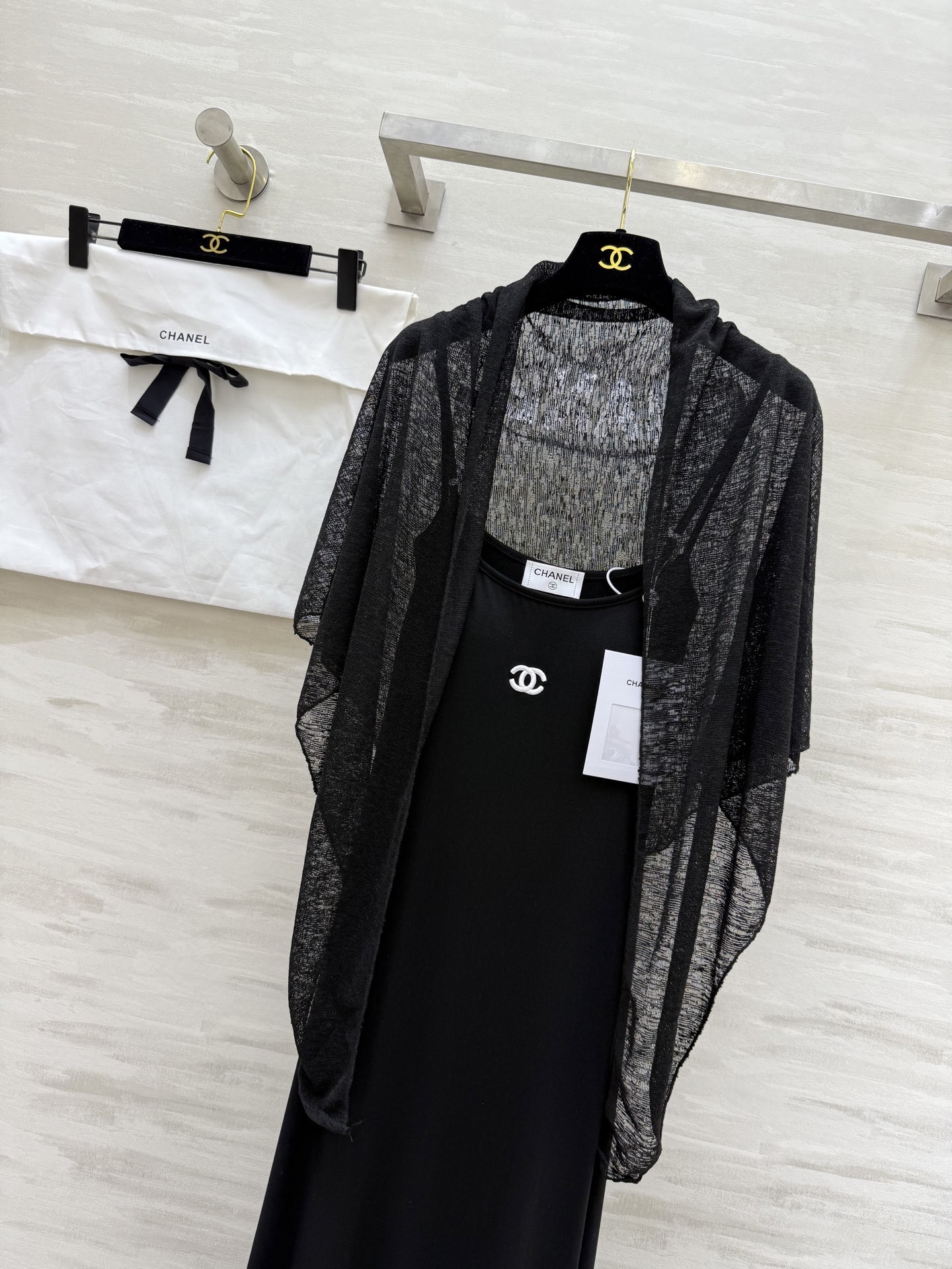 #Chane♡²⁵小香风 网纱披肩套装裙 吊带裙披肩两件套 真的太显瘦!黑色吊带很有气质!搭配网纱披肩高