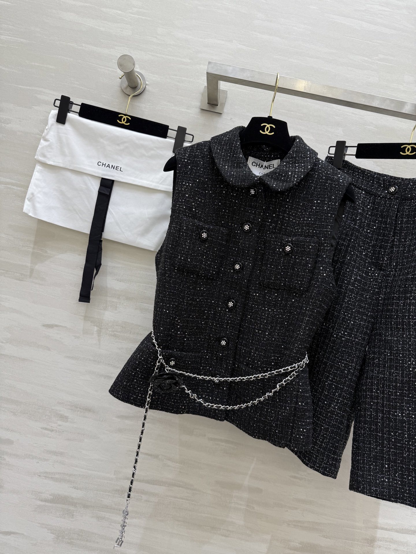 #Chane♡²⁵新款 名媛风粗呢套装 定制多种纱线编织粗呢面料 搭配logo山茶花腰链 很高级 高品质