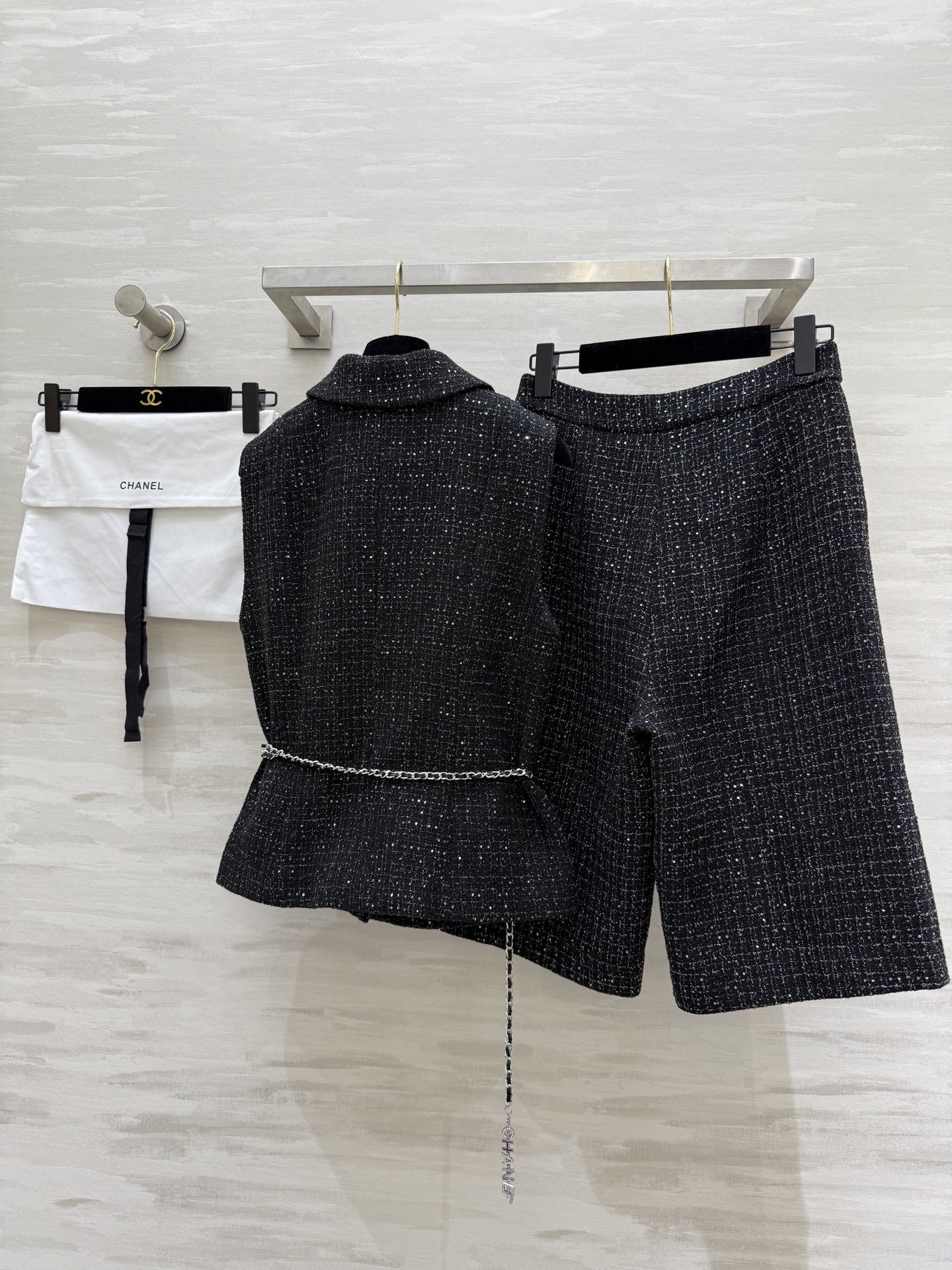 #Chane♡²⁵新款 名媛风粗呢套装 定制多种纱线编织粗呢面料 搭配logo山茶花腰链 很高级 高品质