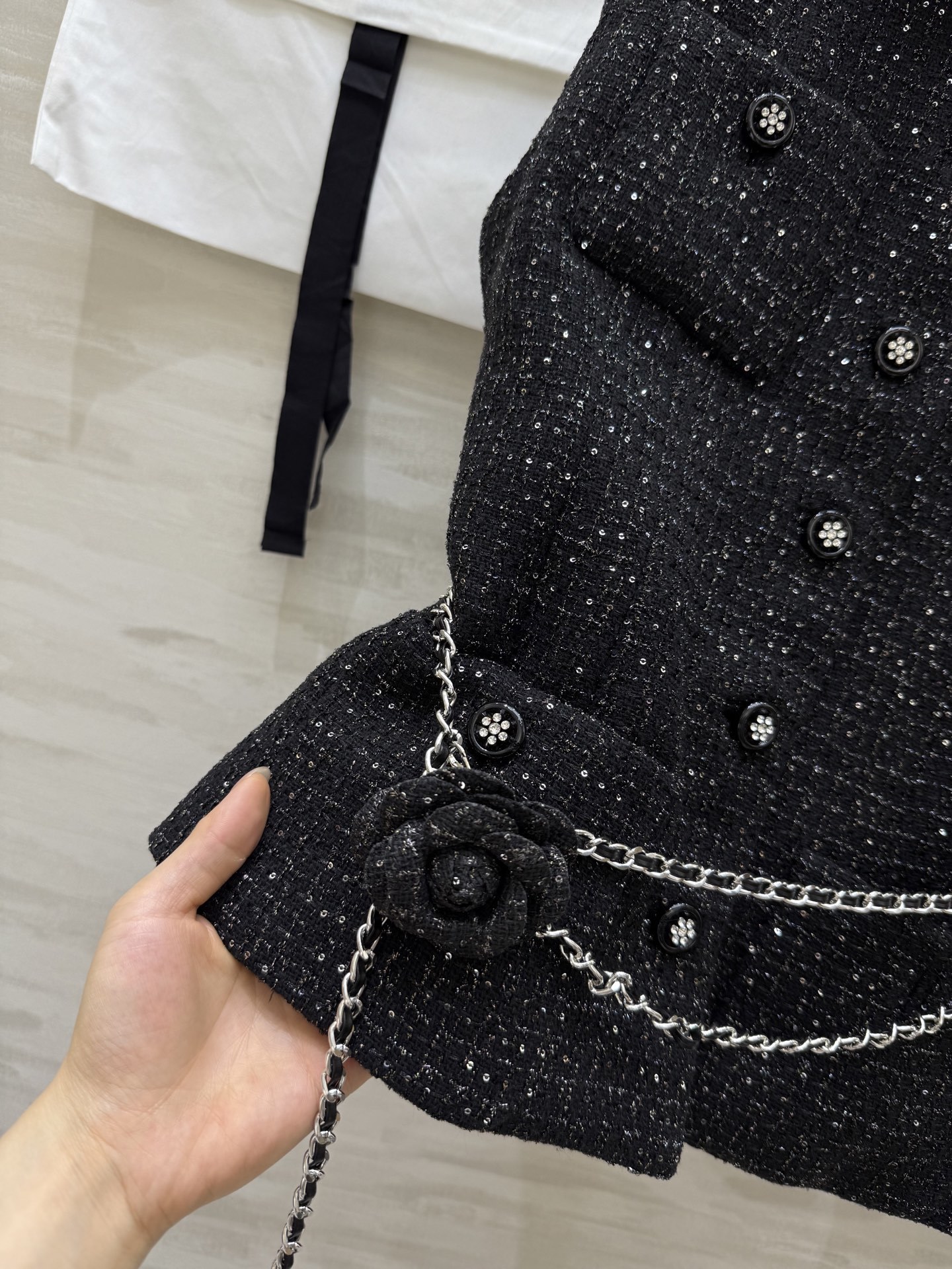 #Chane♡²⁵新款 名媛风粗呢套装 定制多种纱线编织粗呢面料 搭配logo山茶花腰链 很高级 高品质