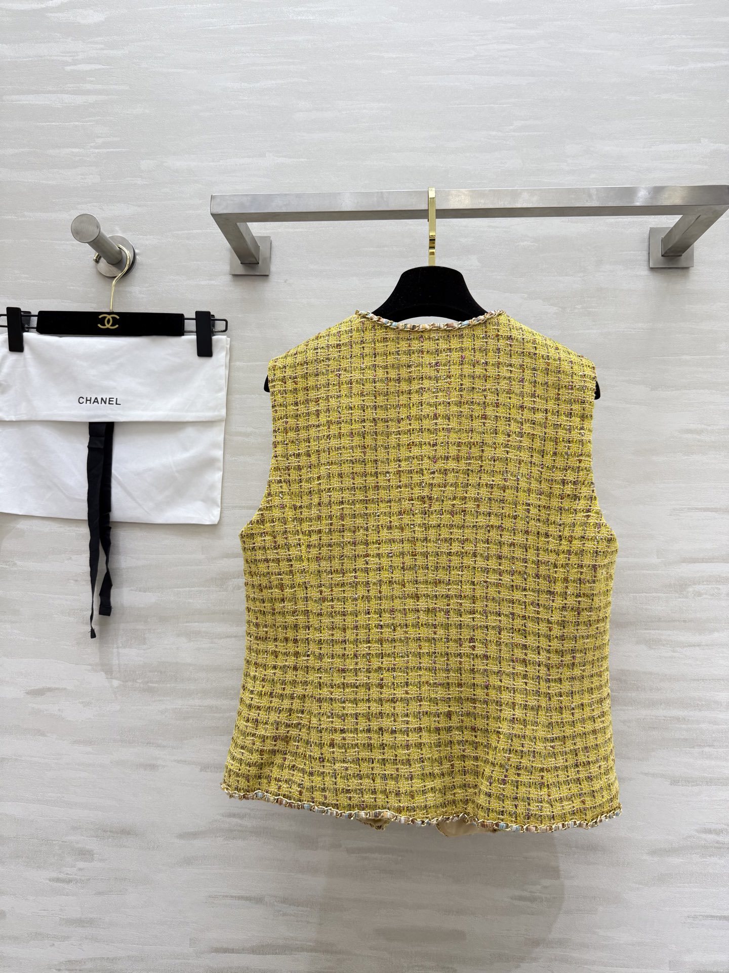 #Chane♡²⁵新款链条编织马甲 本季最佳必入绝绝子 定制特种粗呢黄编织软花呢面料 纯手工珠边挑针工艺