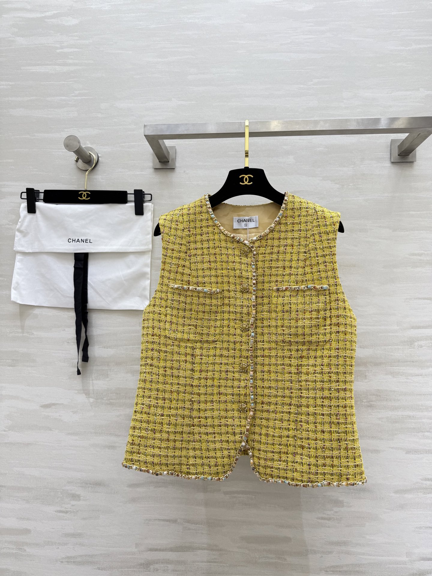 #Chane♡²⁵新款链条编织马甲 本季最佳必入绝绝子 定制特种粗呢黄编织软花呢面料 纯手工珠边挑针工艺