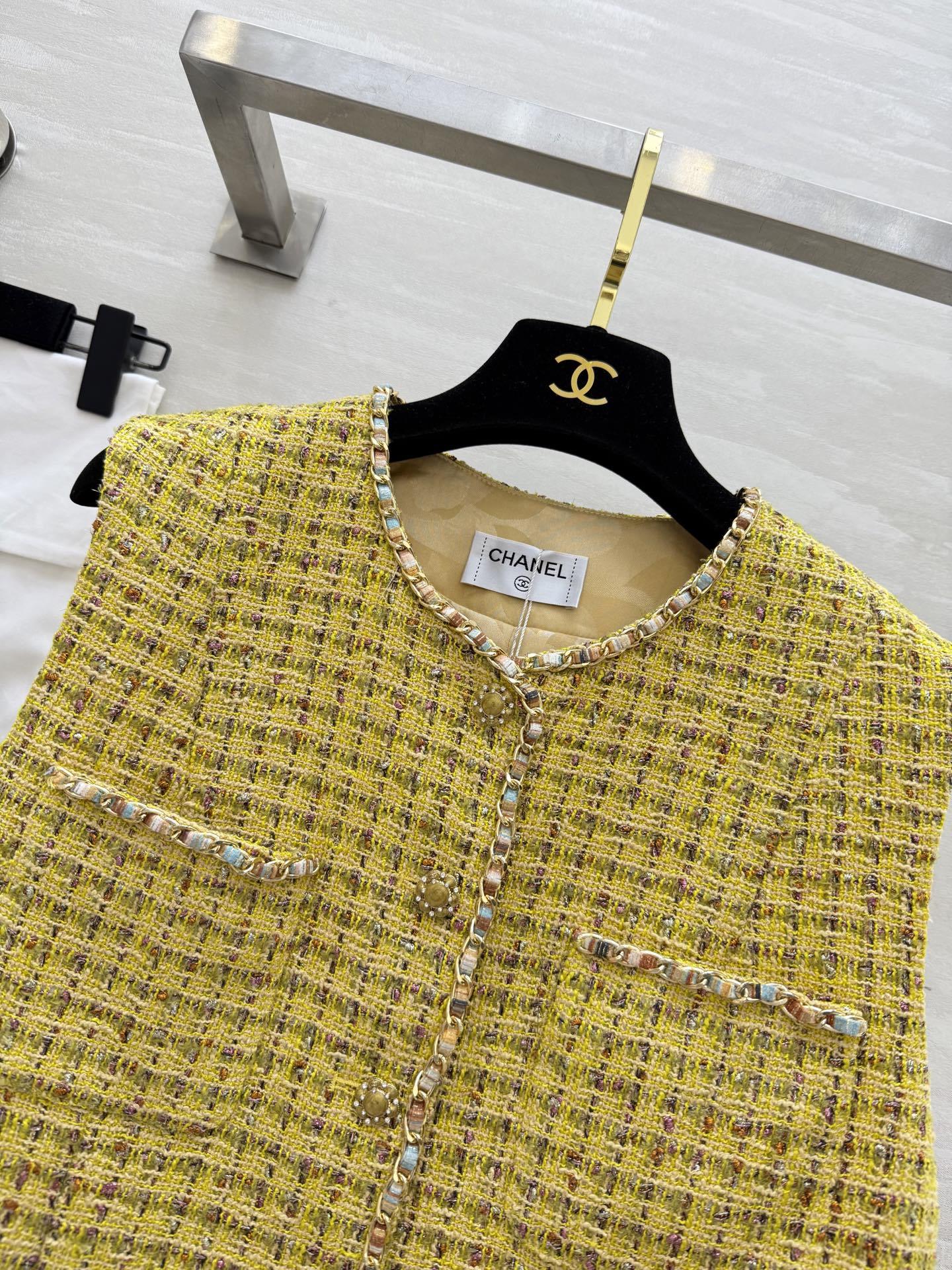 #Chane♡²⁵新款链条编织马甲 本季最佳必入绝绝子 定制特种粗呢黄编织软花呢面料 纯手工珠边挑针工艺