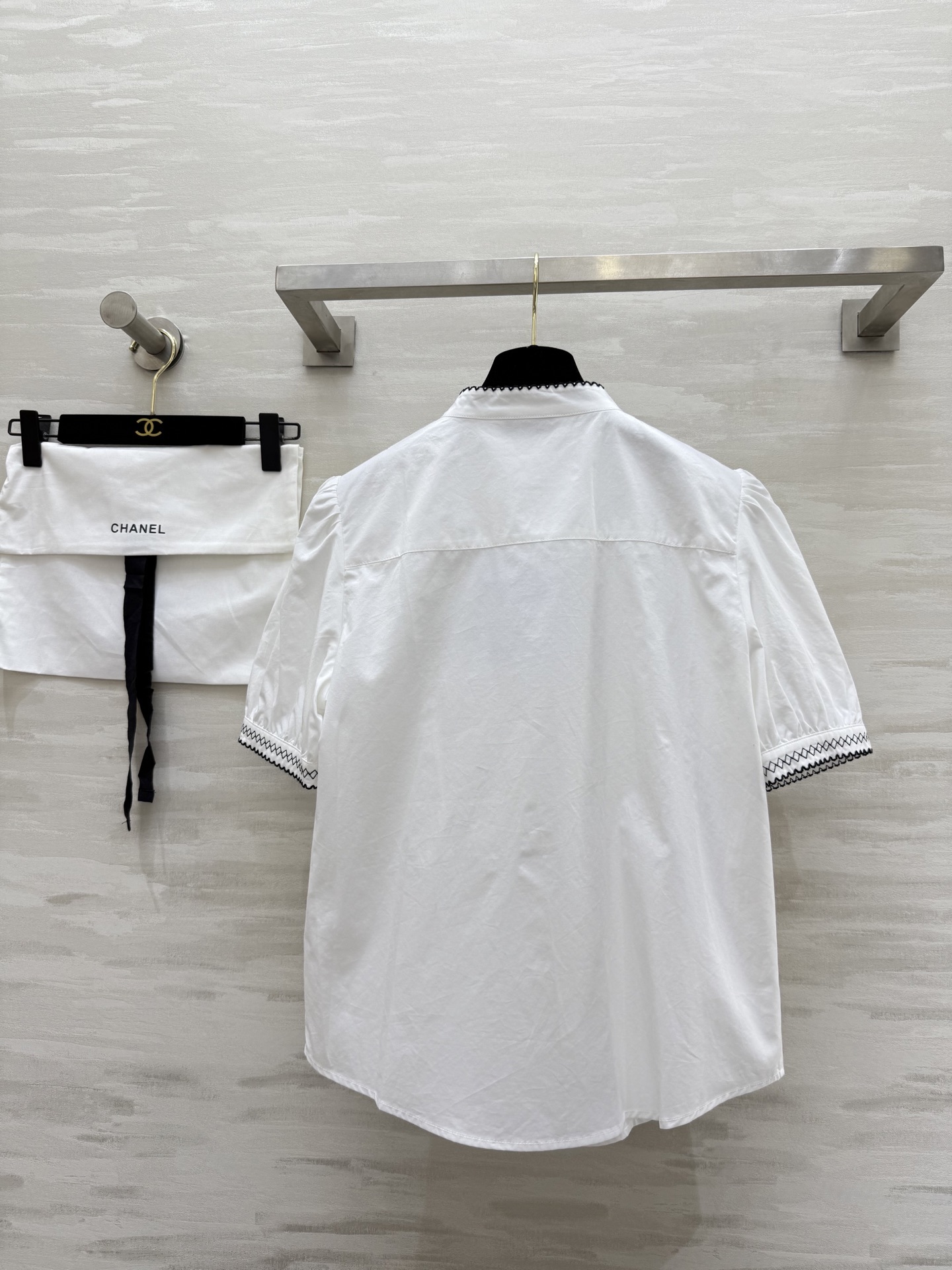 #Chane♡²⁵新款 黑色撞色边 刺绣立领短袖衬衣定制府绸棉面料 黑线刺绣撞色搭配特别好看 清新减龄