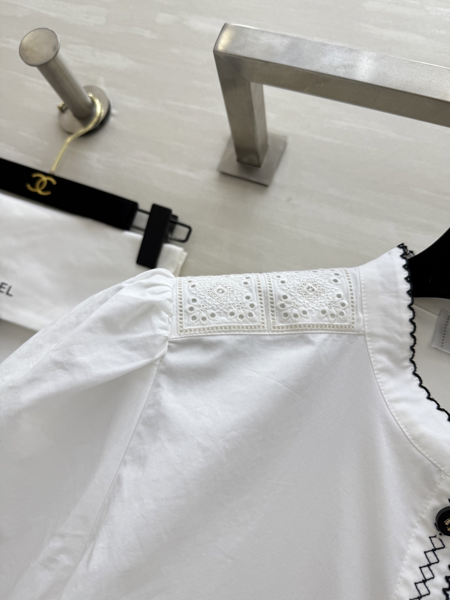 #Chane♡²⁵新款 黑色撞色边 刺绣立领短袖衬衣定制府绸棉面料 黑线刺绣撞色搭配特别好看 清新减龄