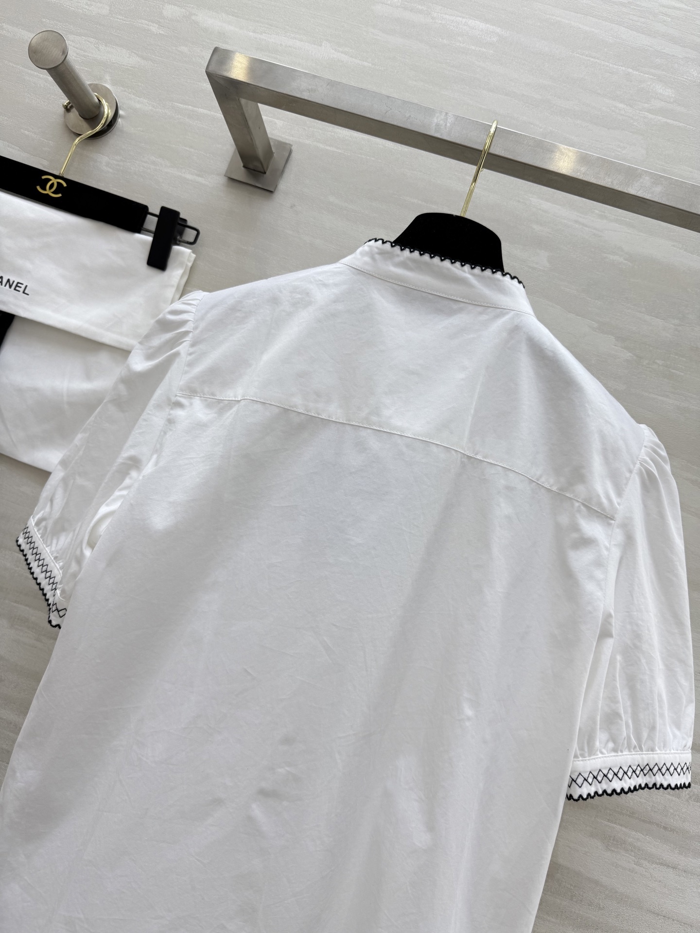 #Chane♡²⁵新款 黑色撞色边 刺绣立领短袖衬衣定制府绸棉面料 黑线刺绣撞色搭配特别好看 清新减龄