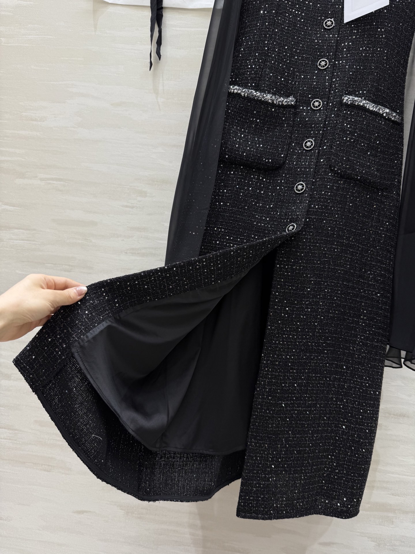 #Chane♡²⁵早秋新款 张钧甯同款 薄纱披肩两件套吊带编织连衣裙 经典立体修身版型包容性极强 超级遮