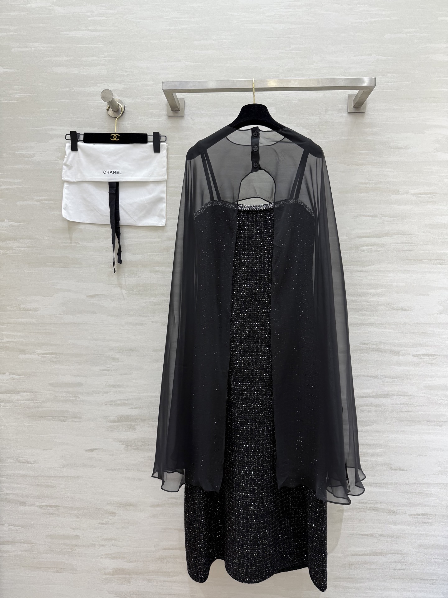 #Chane♡²⁵早秋新款 张钧甯同款 薄纱披肩两件套吊带编织连衣裙 经典立体修身版型包容性极强 超级遮