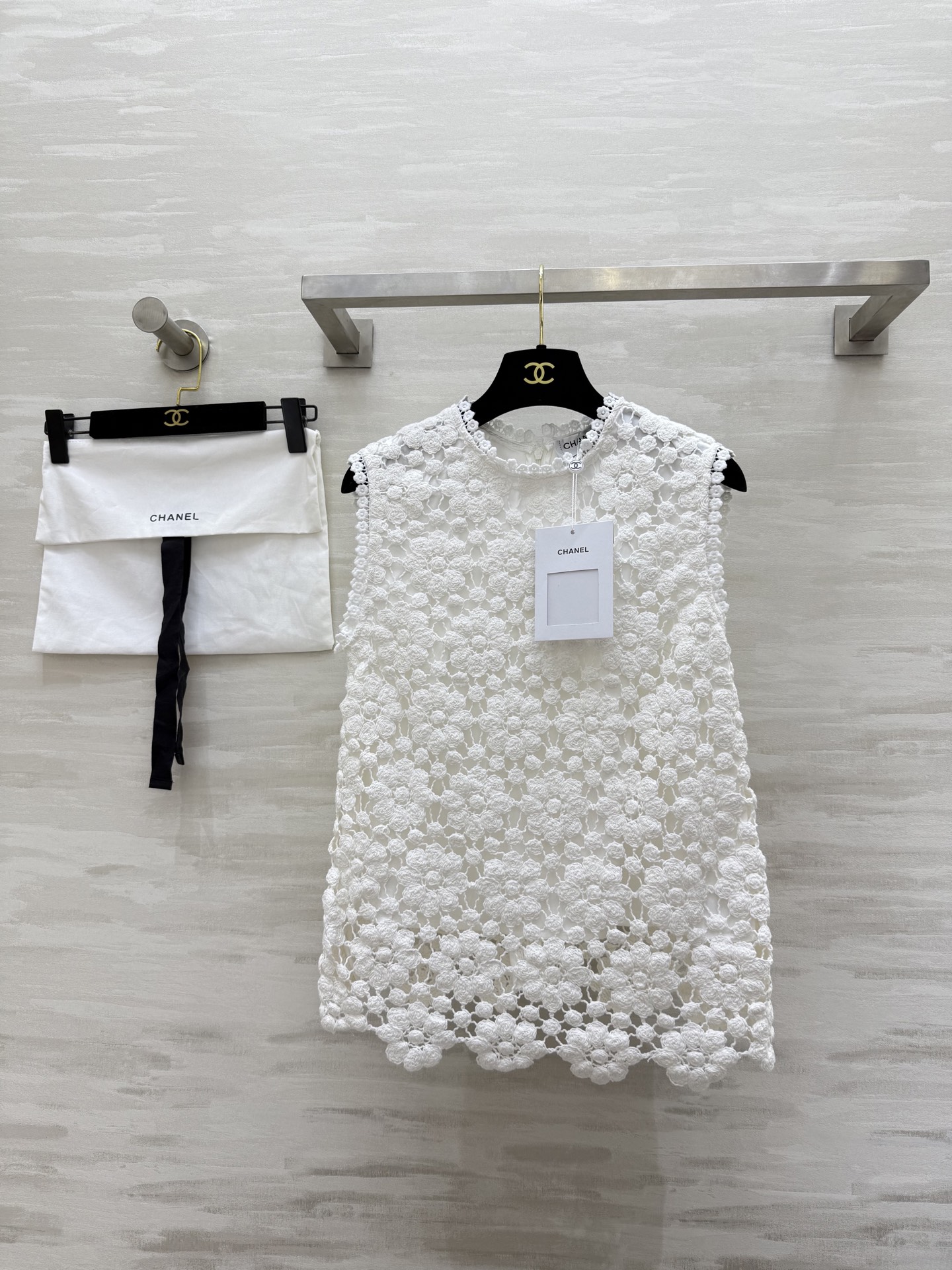 #Chane♡²⁵新款 复古重工钩花背心上衣 优雅复古的气质感 非常温柔的小单品 面料是重工钩花简洁好穿