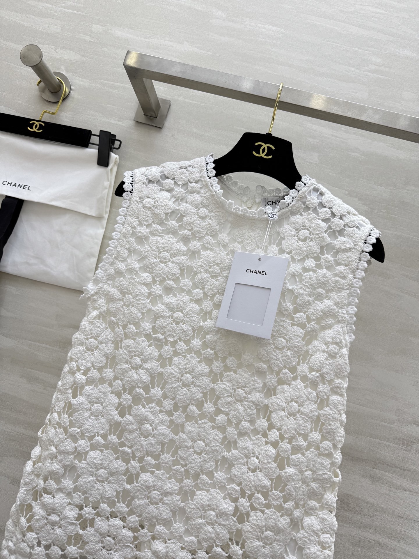 #Chane♡²⁵新款 复古重工钩花背心上衣 优雅复古的气质感 非常温柔的小单品 面料是重工钩花简洁好穿