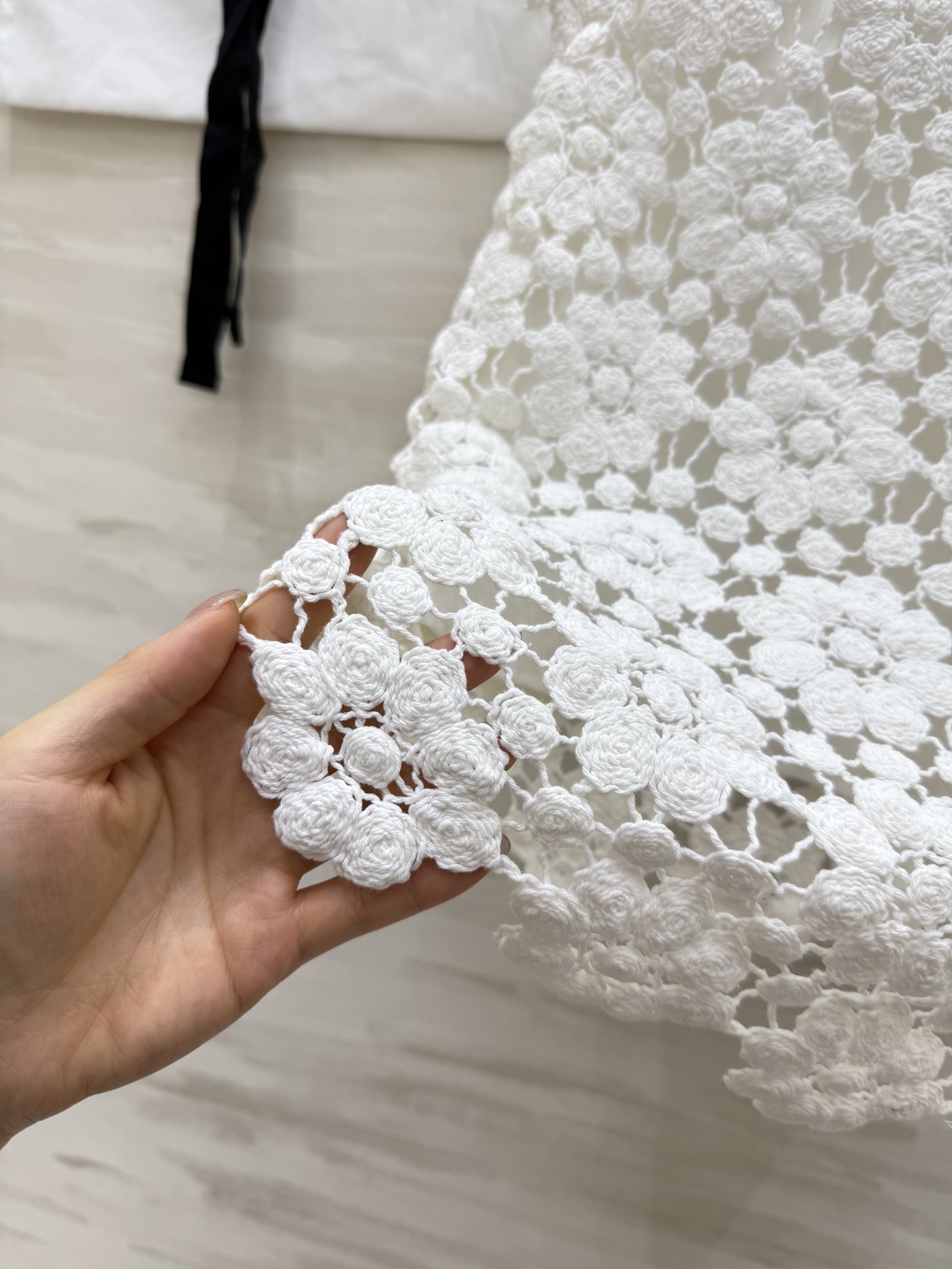 #Chane♡²⁵新款 复古重工钩花背心上衣 优雅复古的气质感 非常温柔的小单品 面料是重工钩花简洁好穿