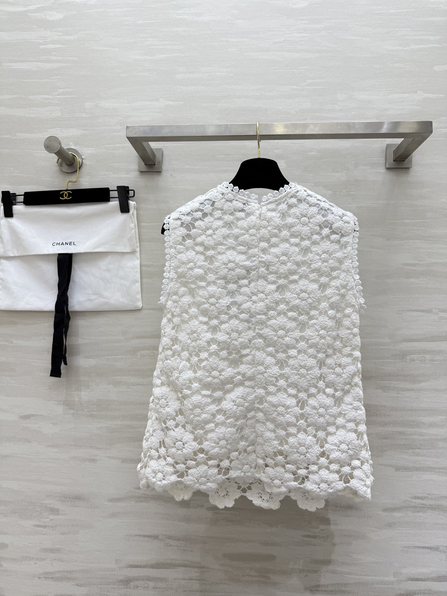 #Chane♡²⁵新款 复古重工钩花背心上衣 优雅复古的气质感 非常温柔的小单品 面料是重工钩花简洁好穿