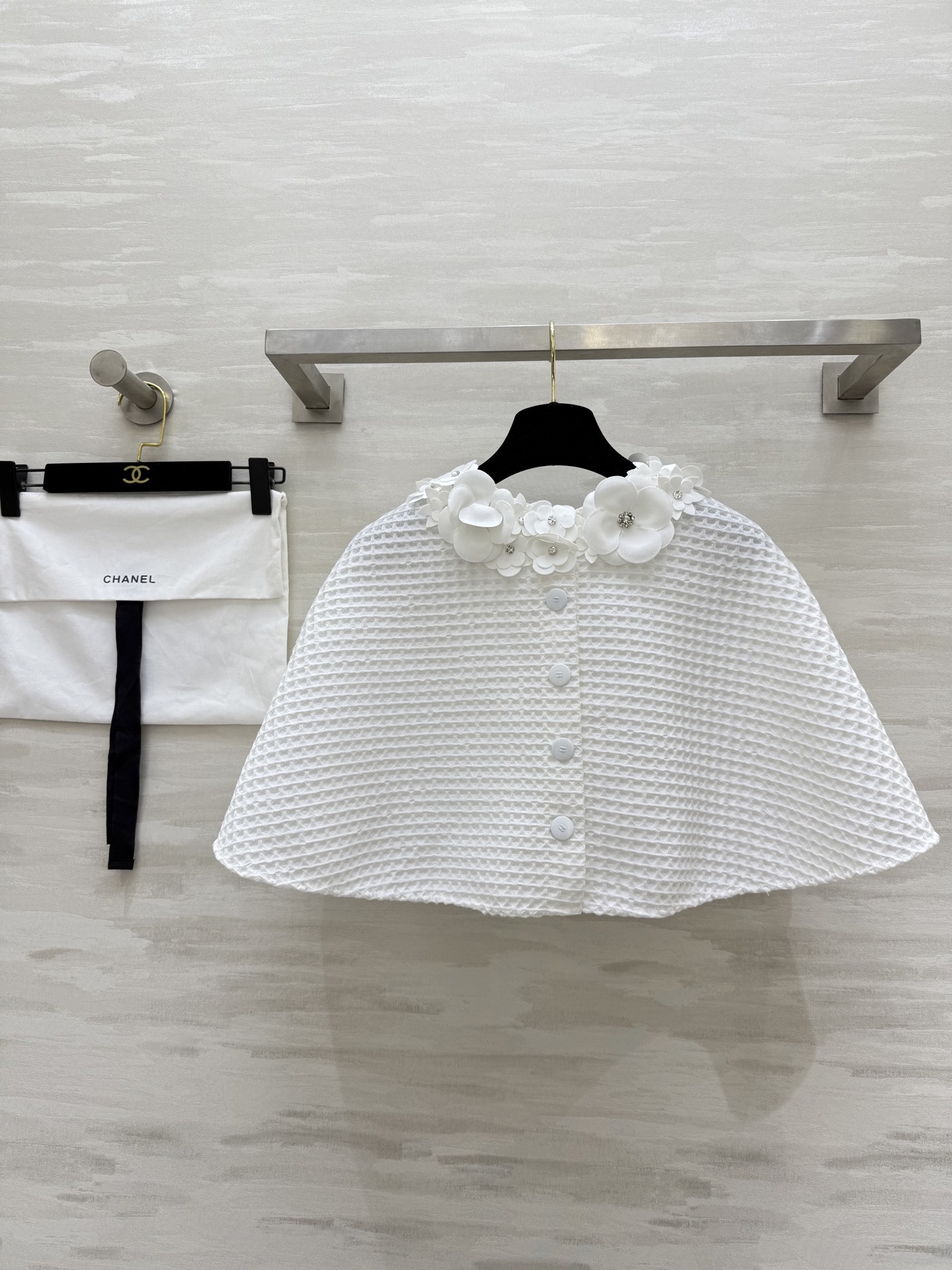#Chane♡²⁵走秀同款 立体花朵装饰斗篷上衣定制格纹编织面料 重磅有分量 立体手工小花朵装饰 夏季度