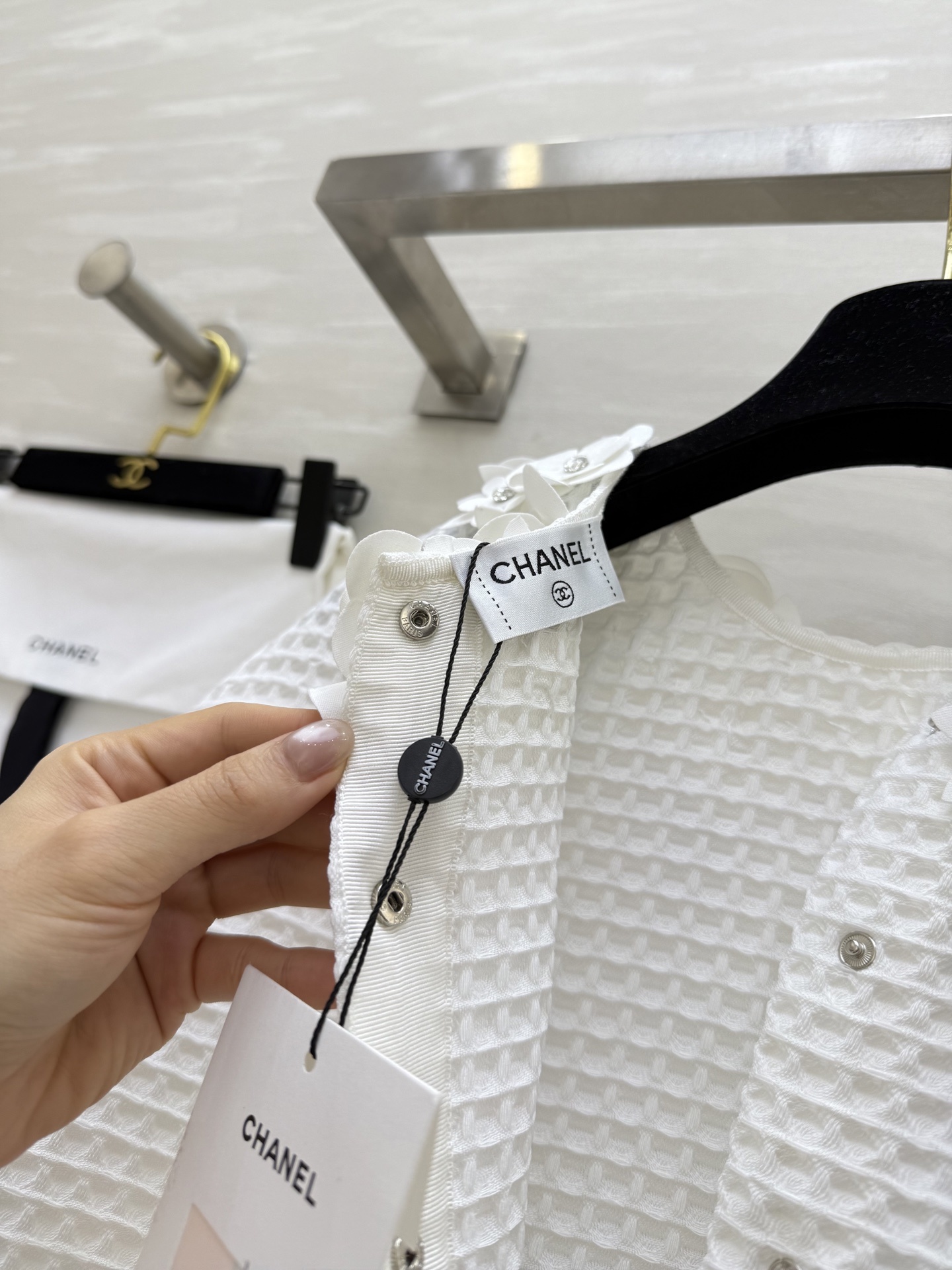 #Chane♡²⁵走秀同款 立体花朵装饰斗篷上衣定制格纹编织面料 重磅有分量 立体手工小花朵装饰 夏季度