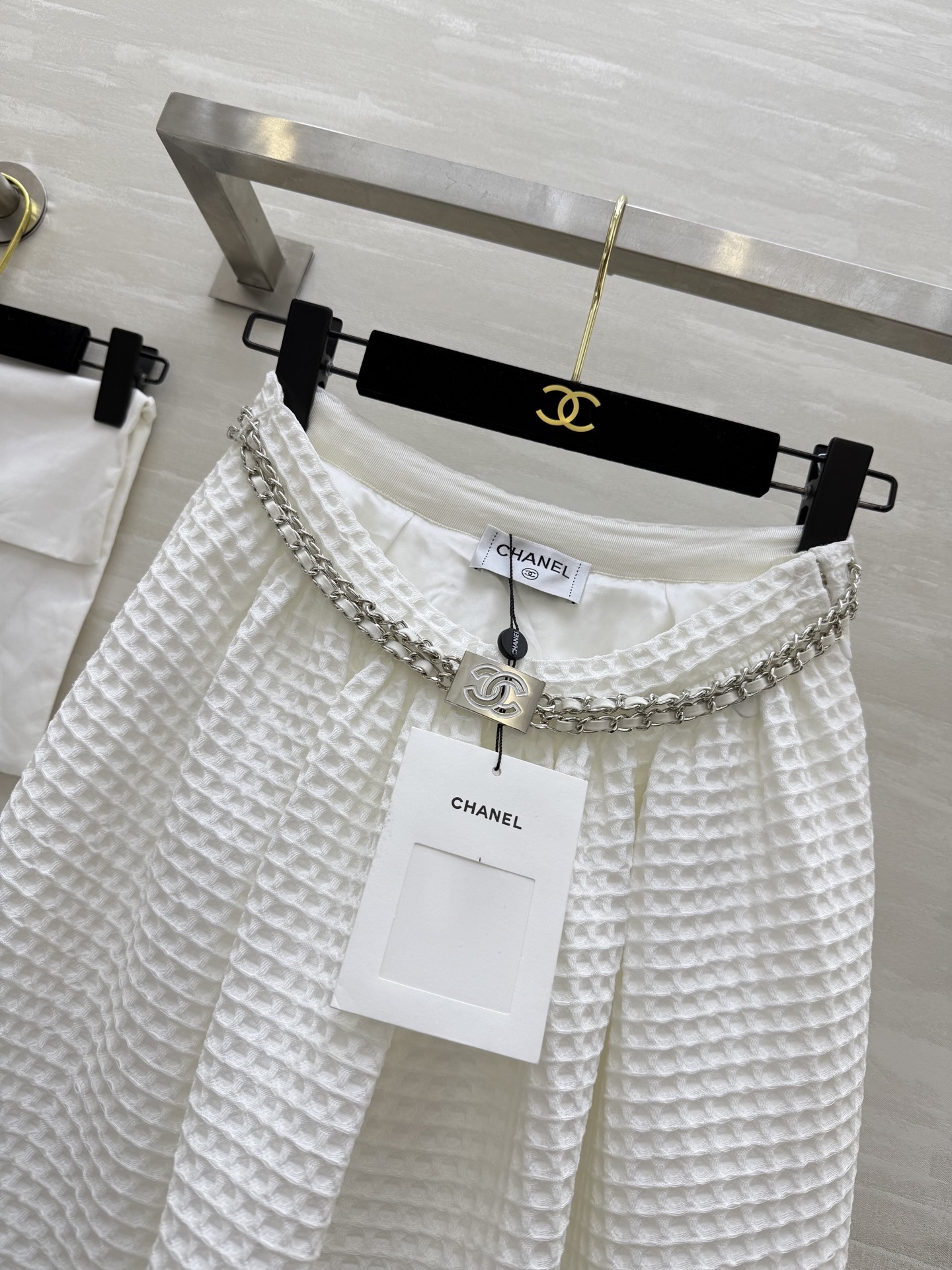 #Chane♡²⁵走秀同款 格纹半裙 定制格纹编织面料 重磅有分量 腰部定制链条⛓️装饰 夏季度假或者日