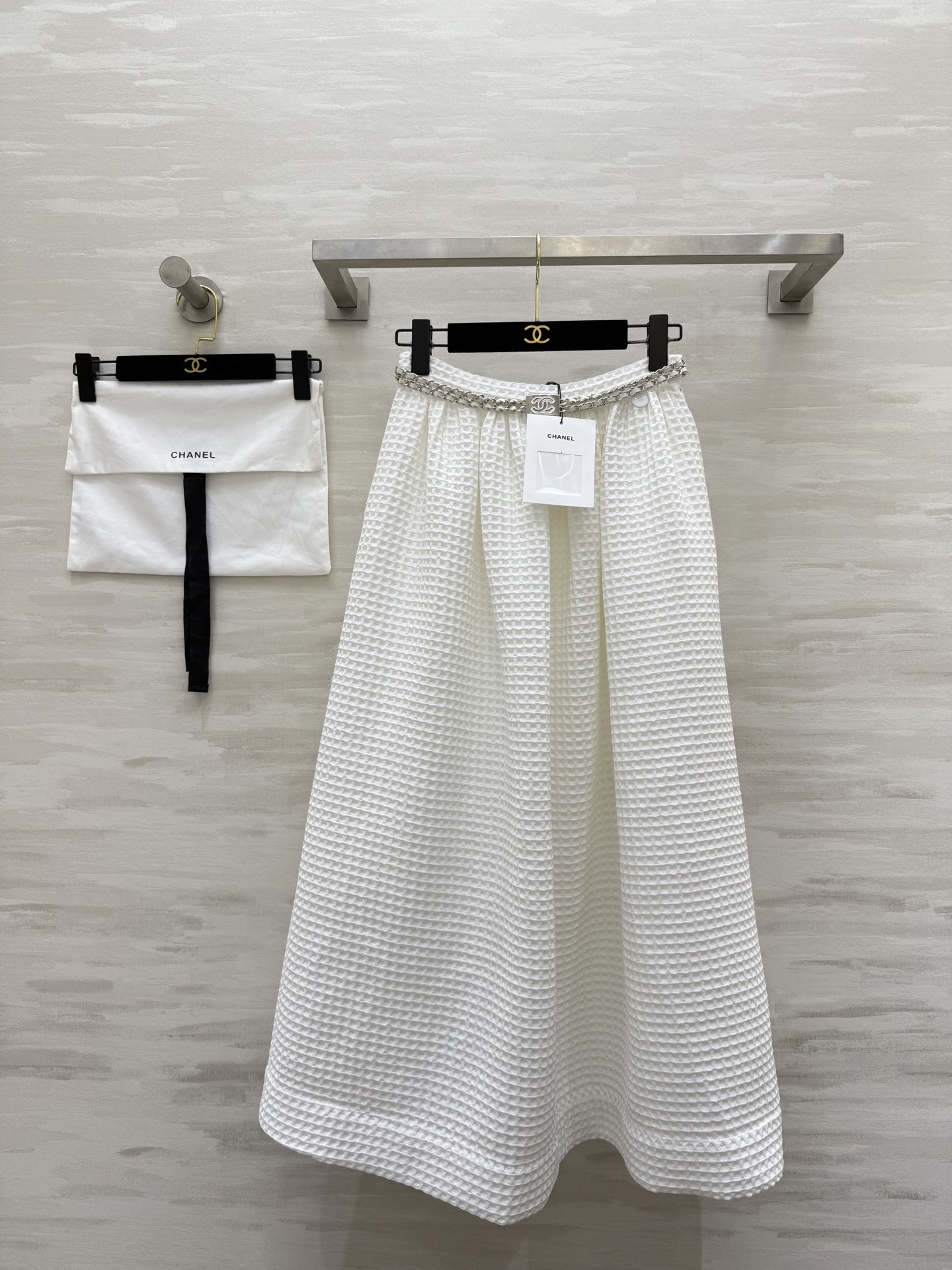 #Chane♡²⁵走秀同款 格纹半裙 定制格纹编织面料 重磅有分量 腰部定制链条⛓️装饰 夏季度假或者日