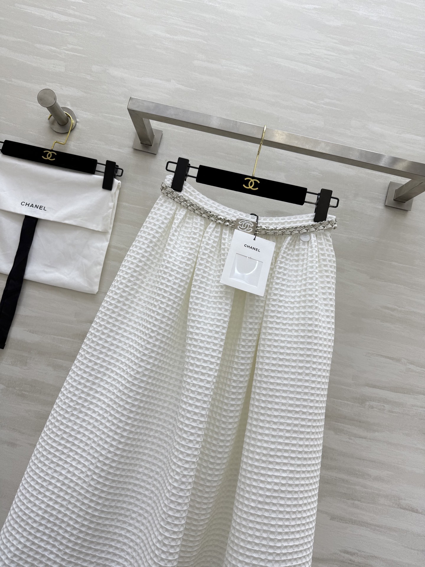 #Chane♡²⁵走秀同款 格纹半裙 定制格纹编织面料 重磅有分量 腰部定制链条⛓️装饰 夏季度假或者日